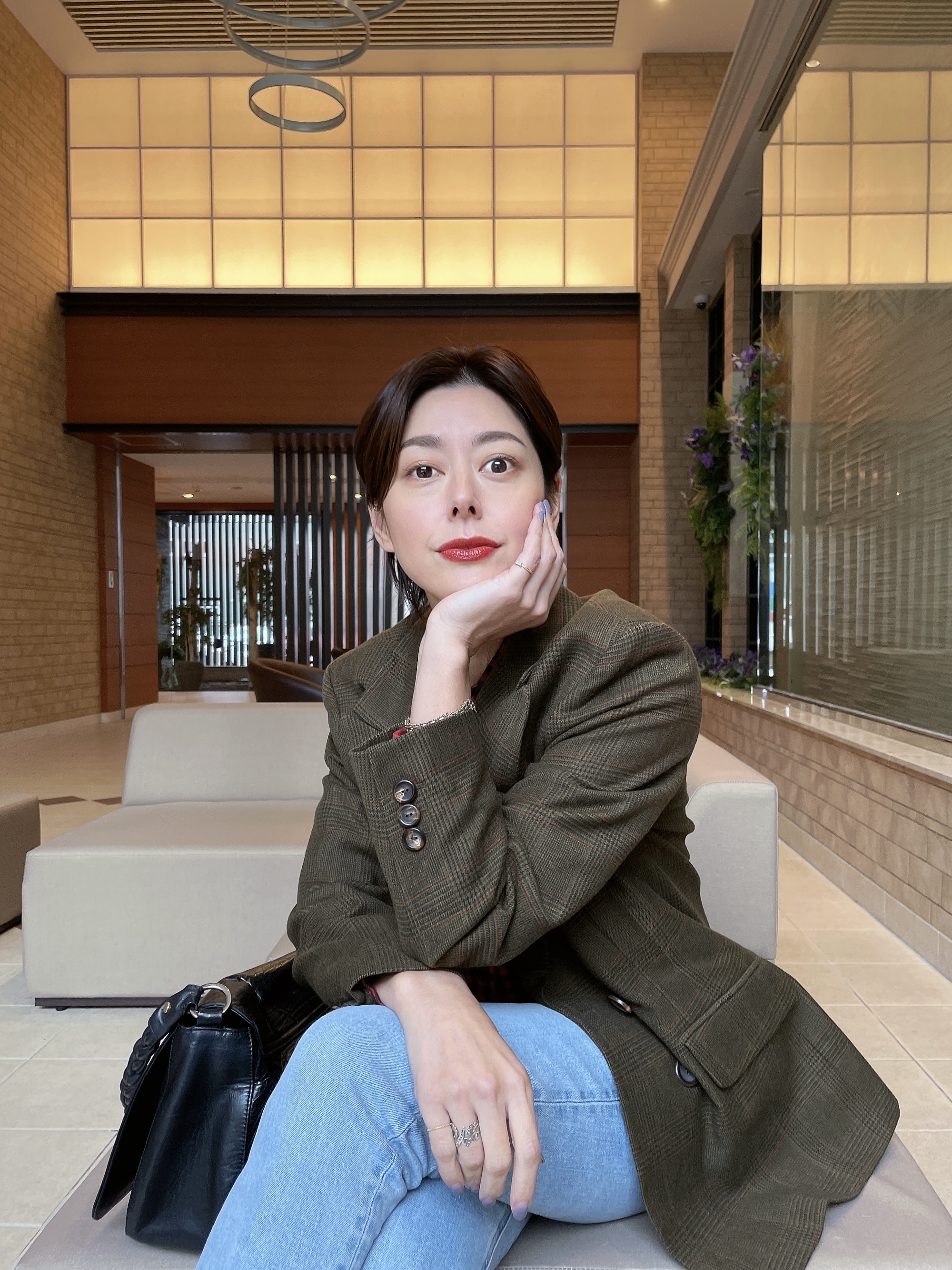 ダークブラウンやレッドリップの楽しみかた