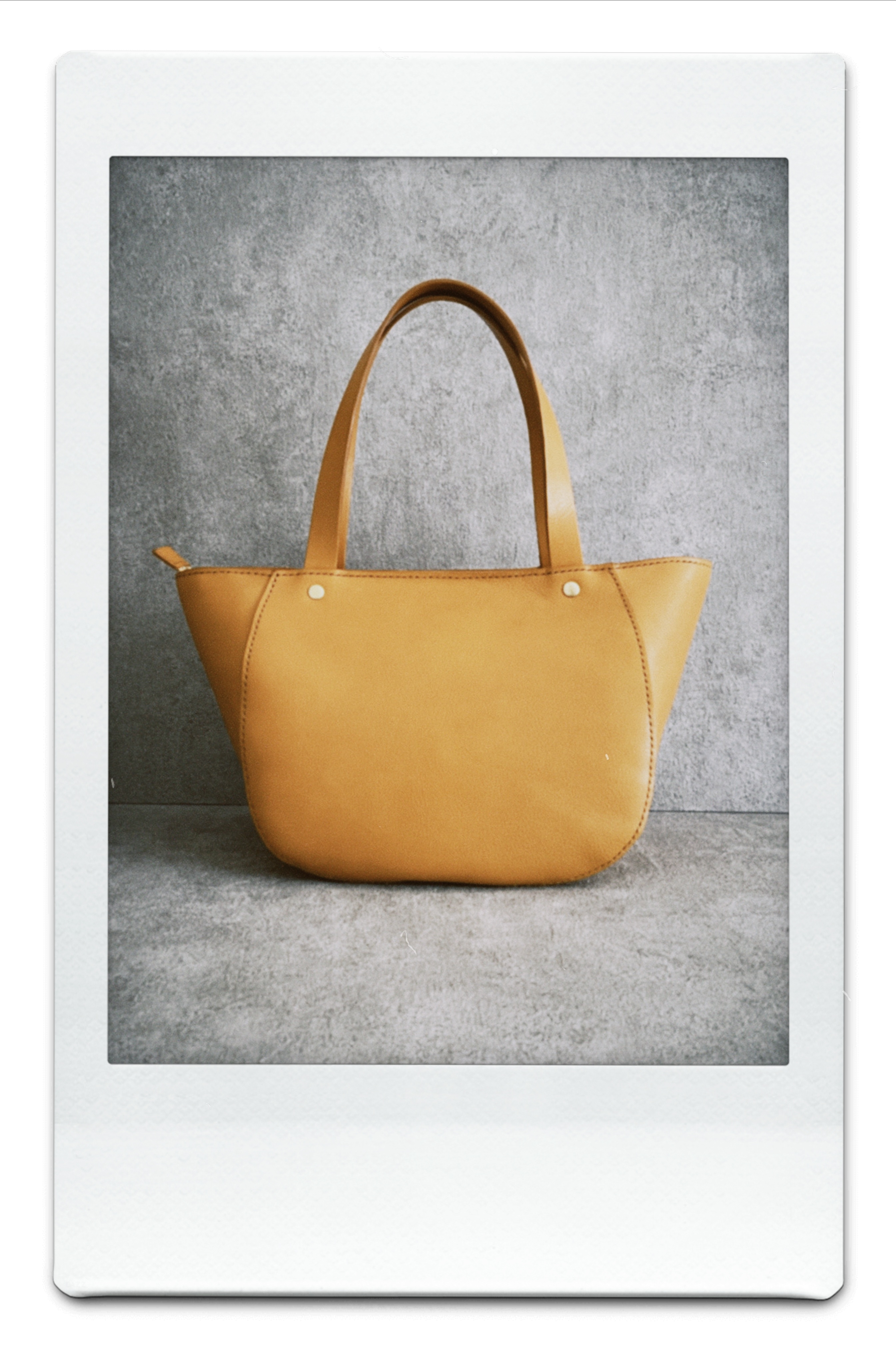 黄色のムーントートバッグ