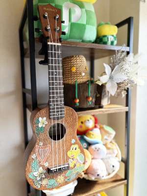 収納できる！ウクレレスタンド