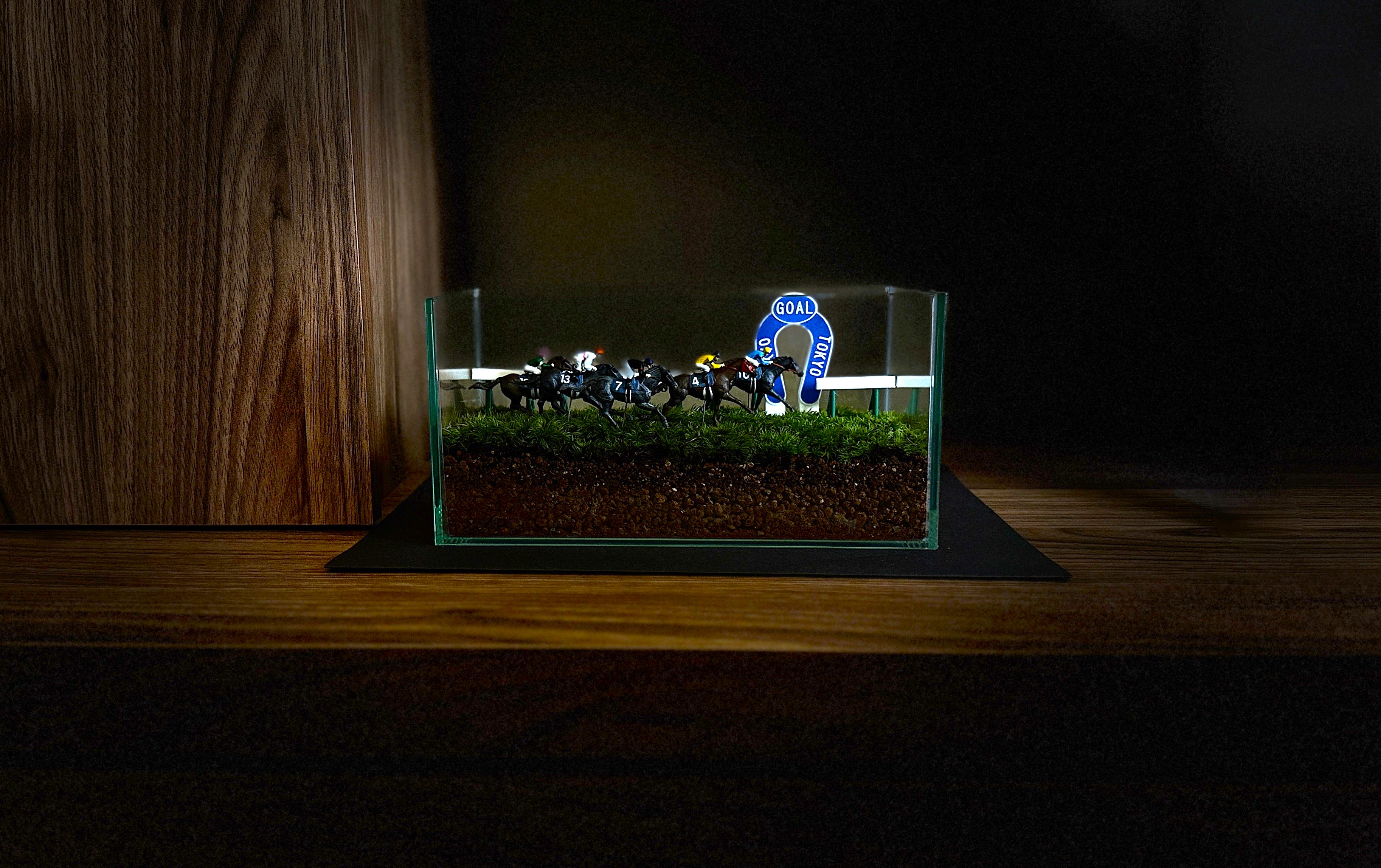 競馬テラリウムの“芝”を支える、苔テラリウム職人「JIRO」さん。