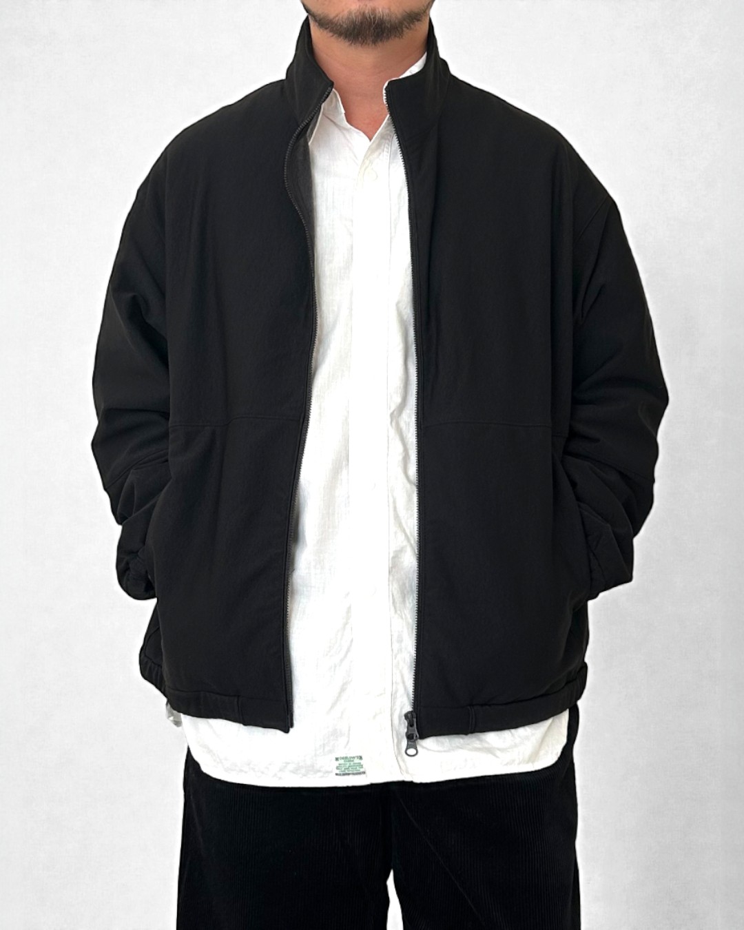 【STYLING】機能美を纏う。YONCAのスタンドブルゾンで作る上品な大人のオフスタイル