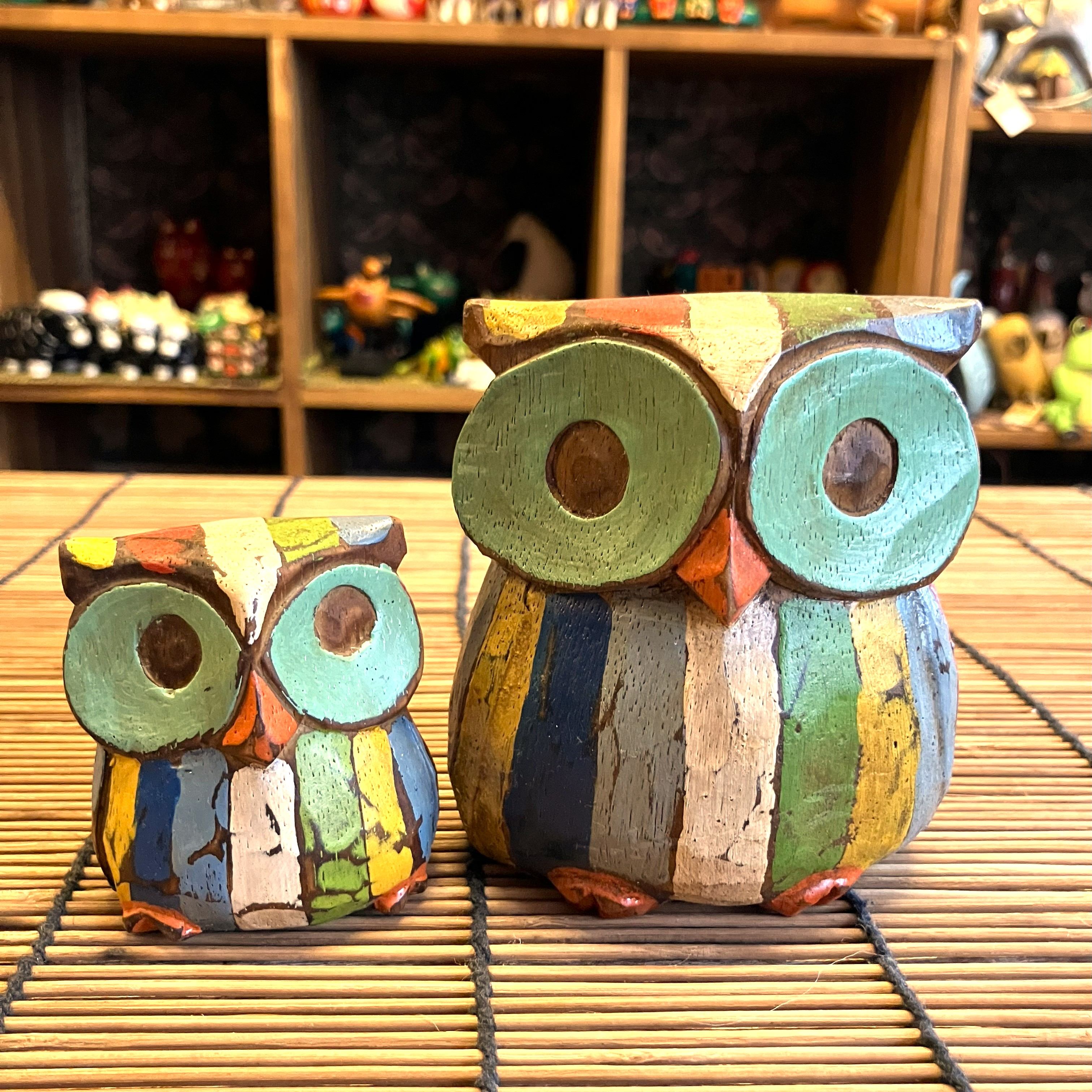 お洒落なフクロウの置物です。