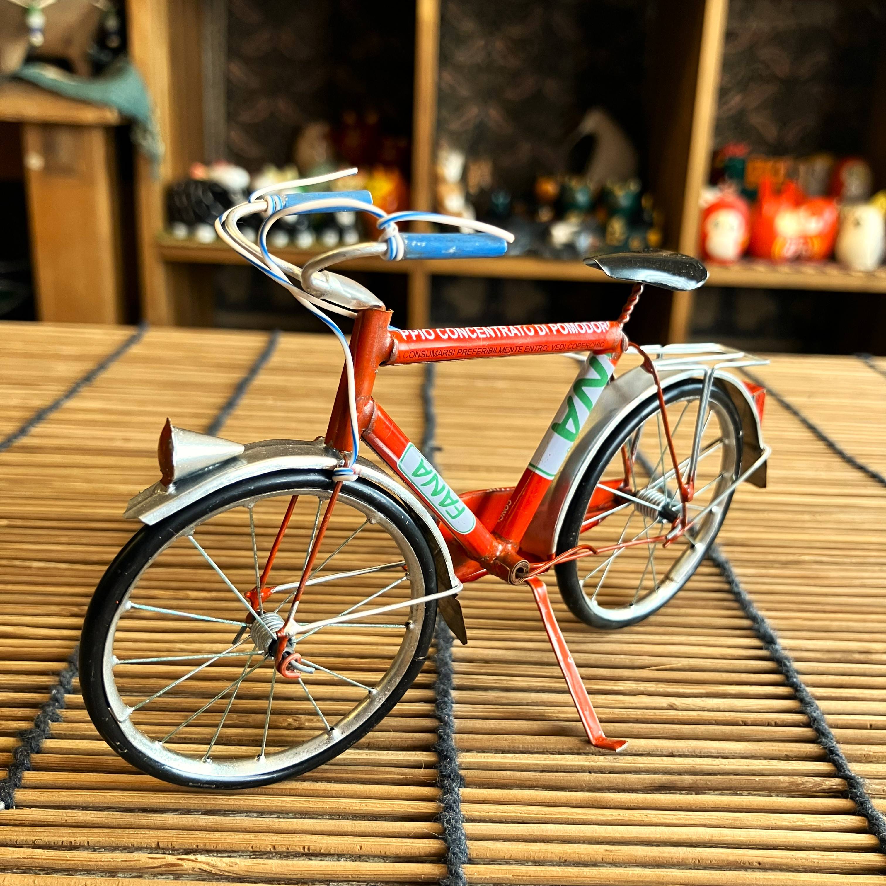 空き缶の自転車!