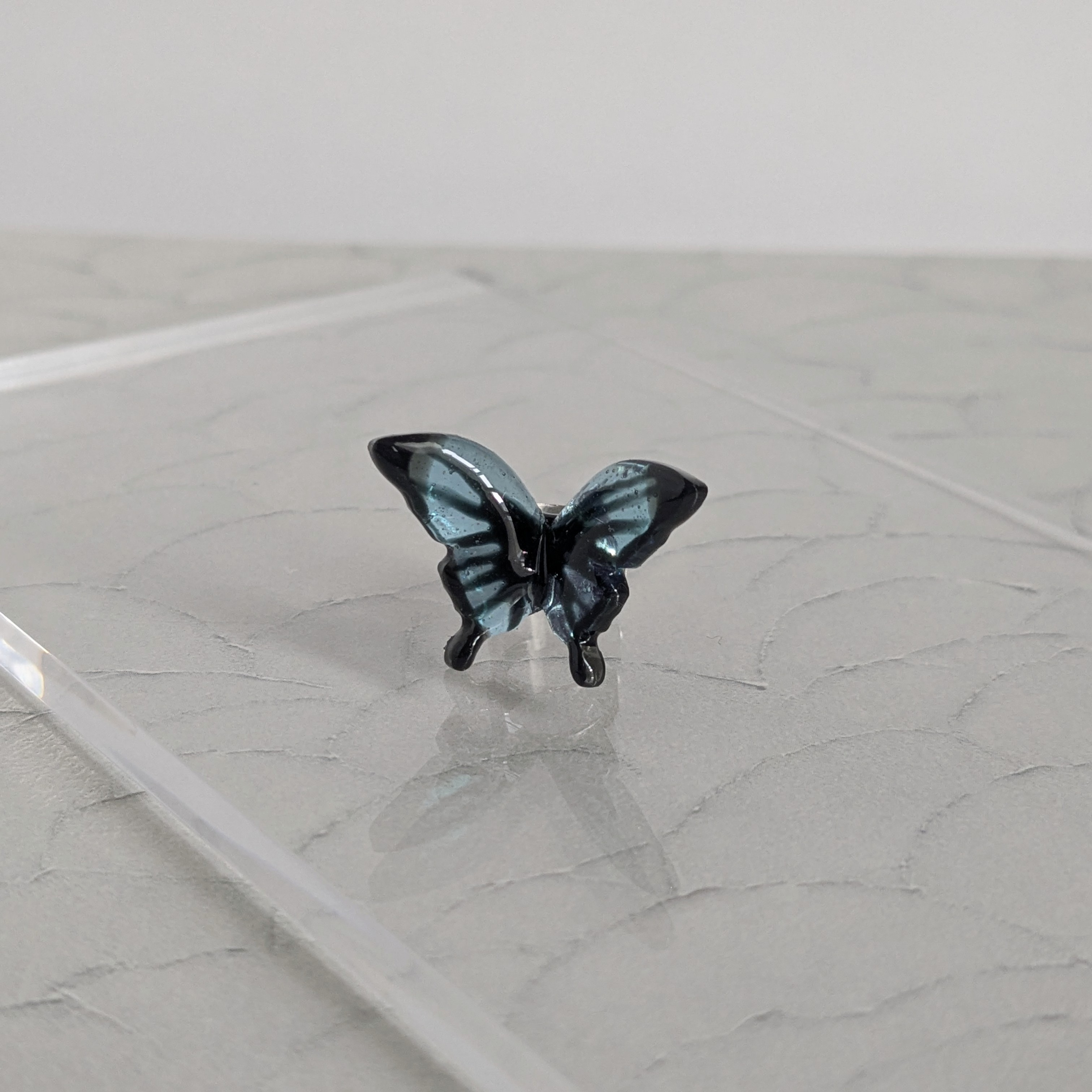 蝶々とまってますよイヤーカフ