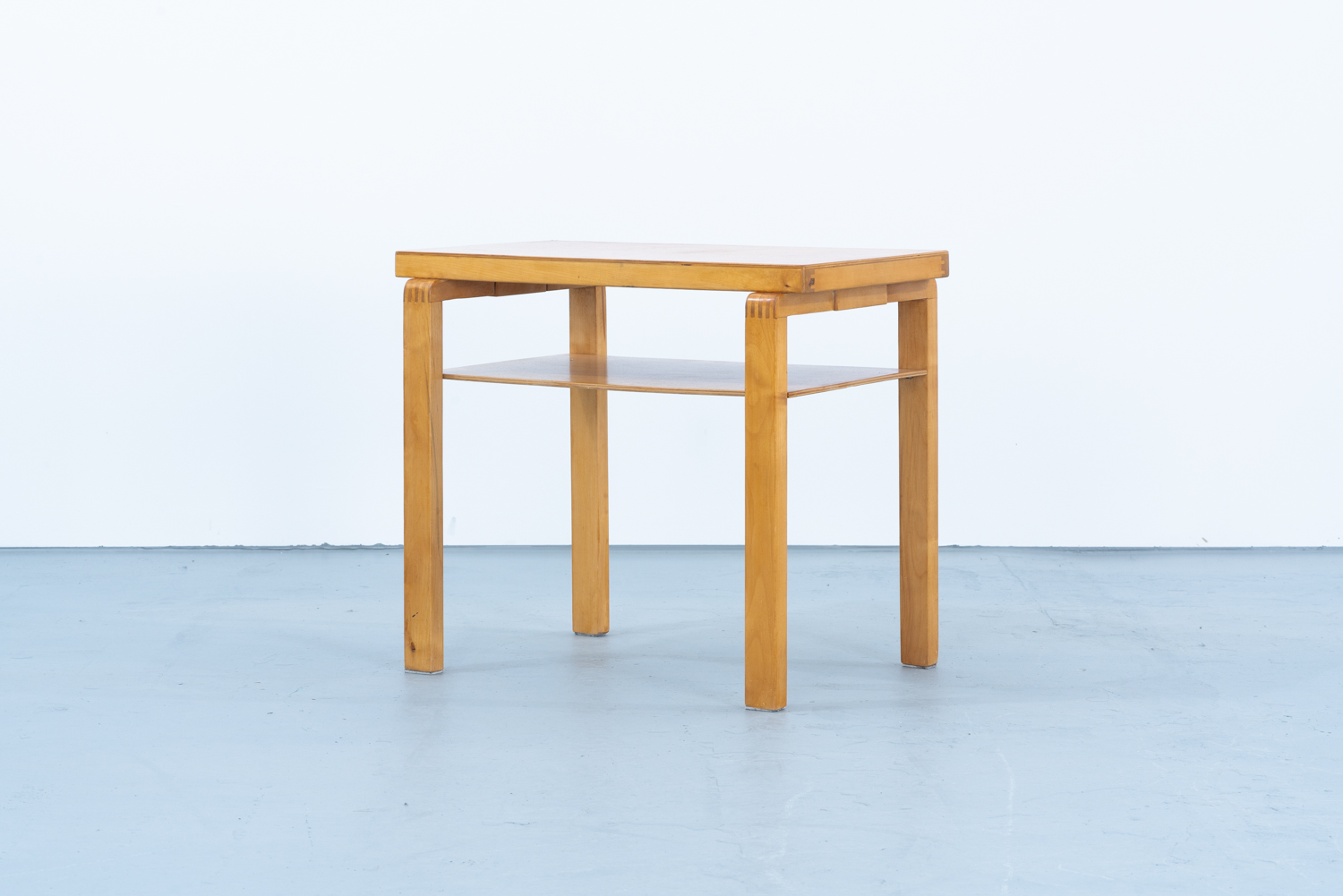 Alvar Aalto | 86 Side Table - finger joint leg