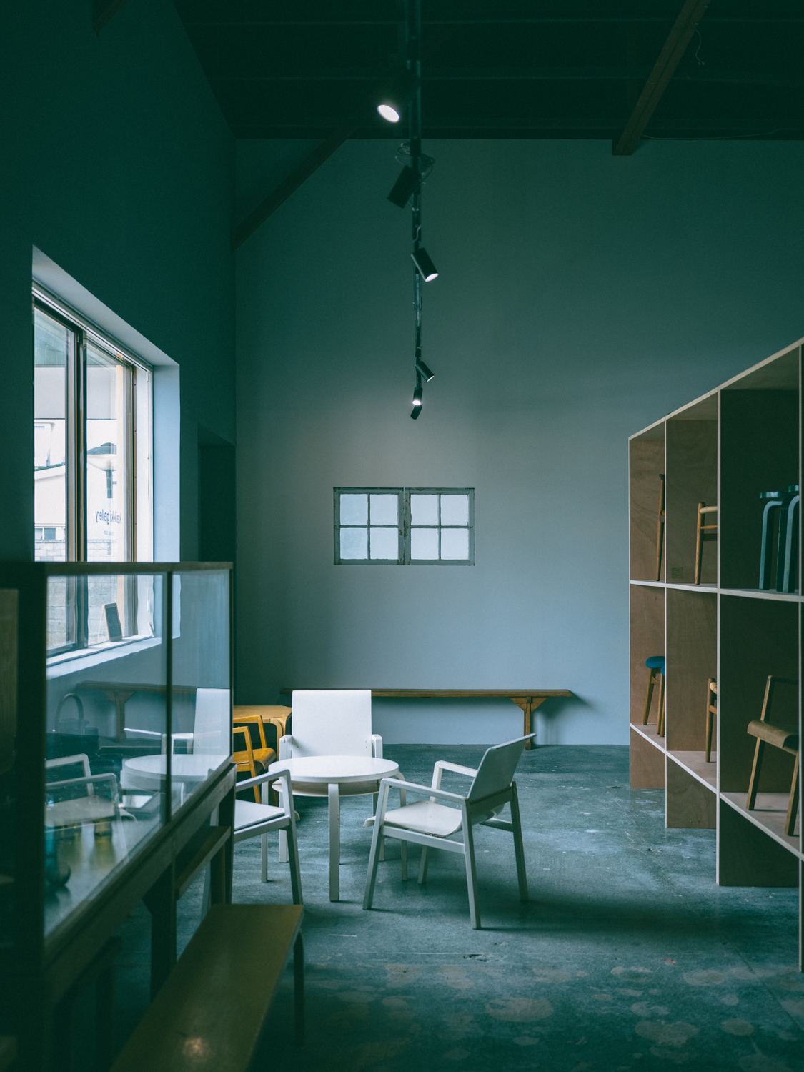 kaikki gallery display room open