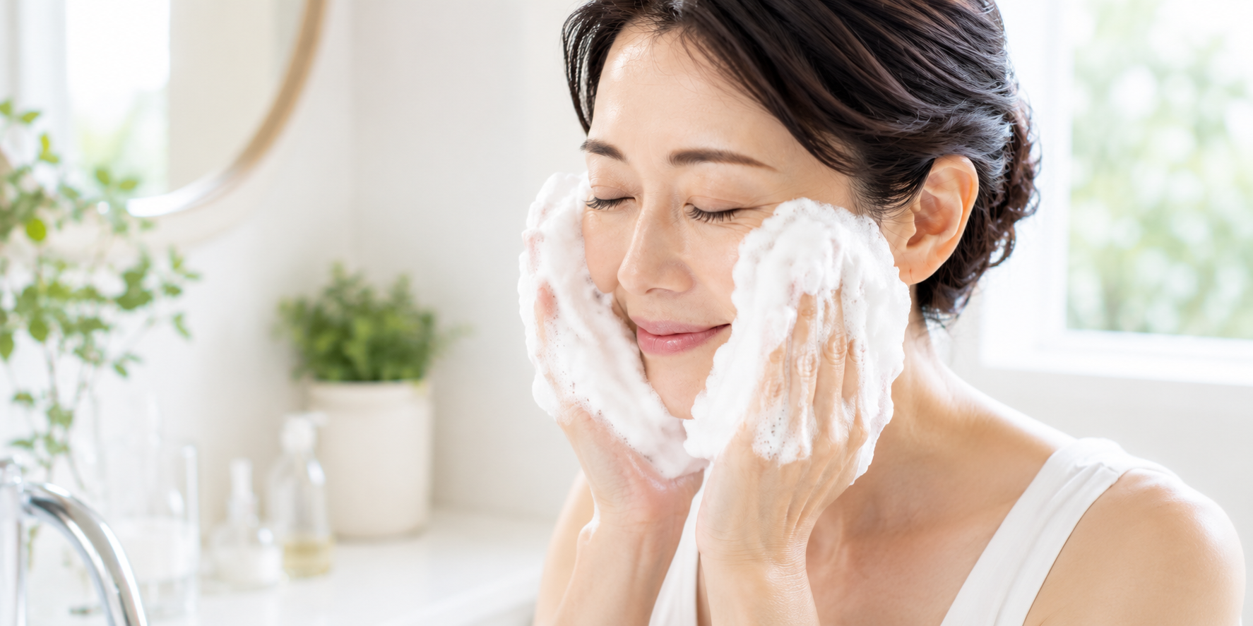 日焼け止めは擦って落とす時代じゃない。肌をいたわる洗顔習慣