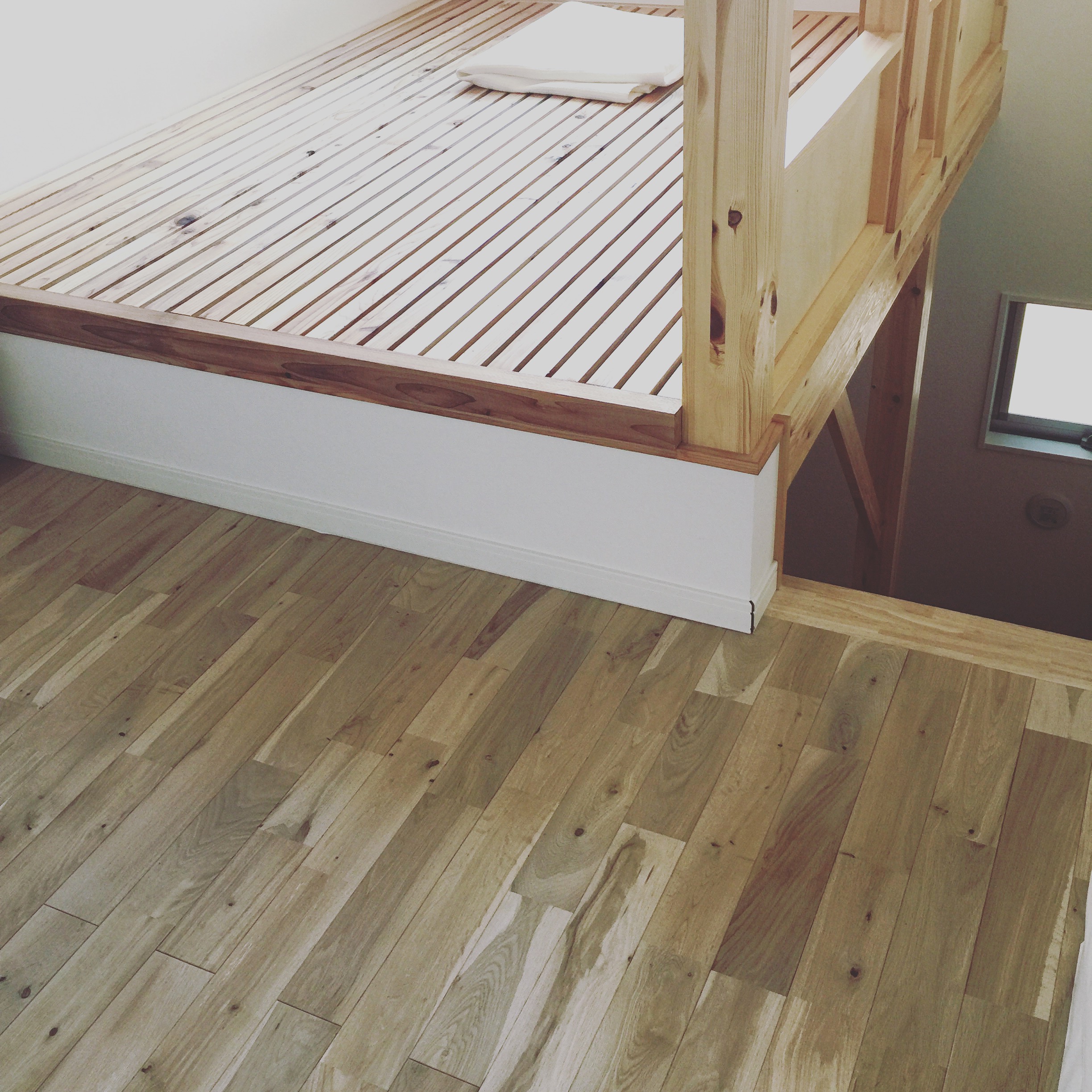 アトリエをお引越し。床が気に入り決めました。三階建テラスハウス。