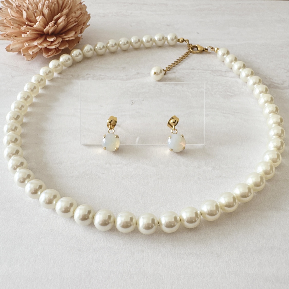 きちんとした日に、そっと背中を押してくれるアクセサリーを目指して