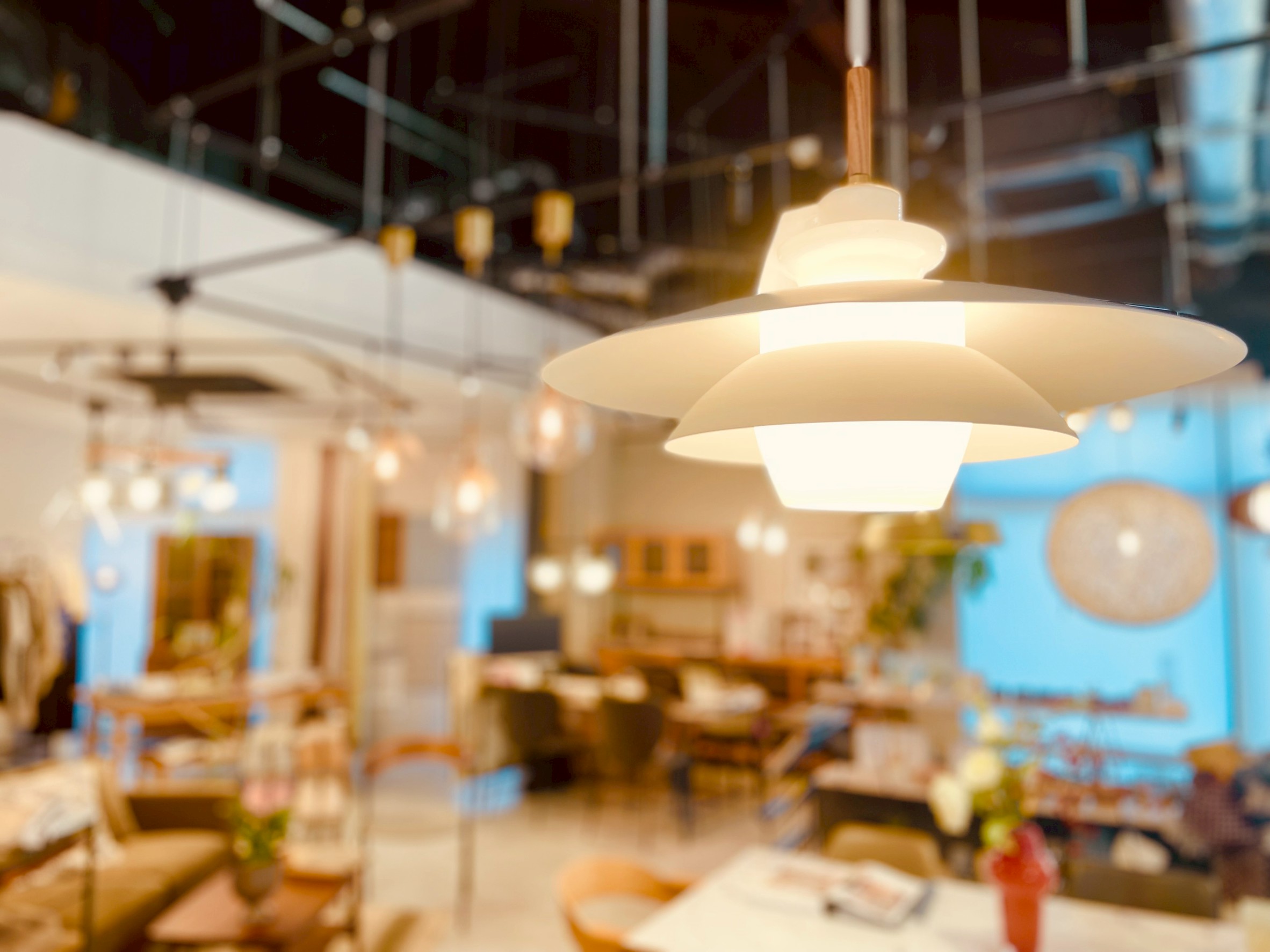 心地よい光で食卓を包む「Blanche ペンダントライト」