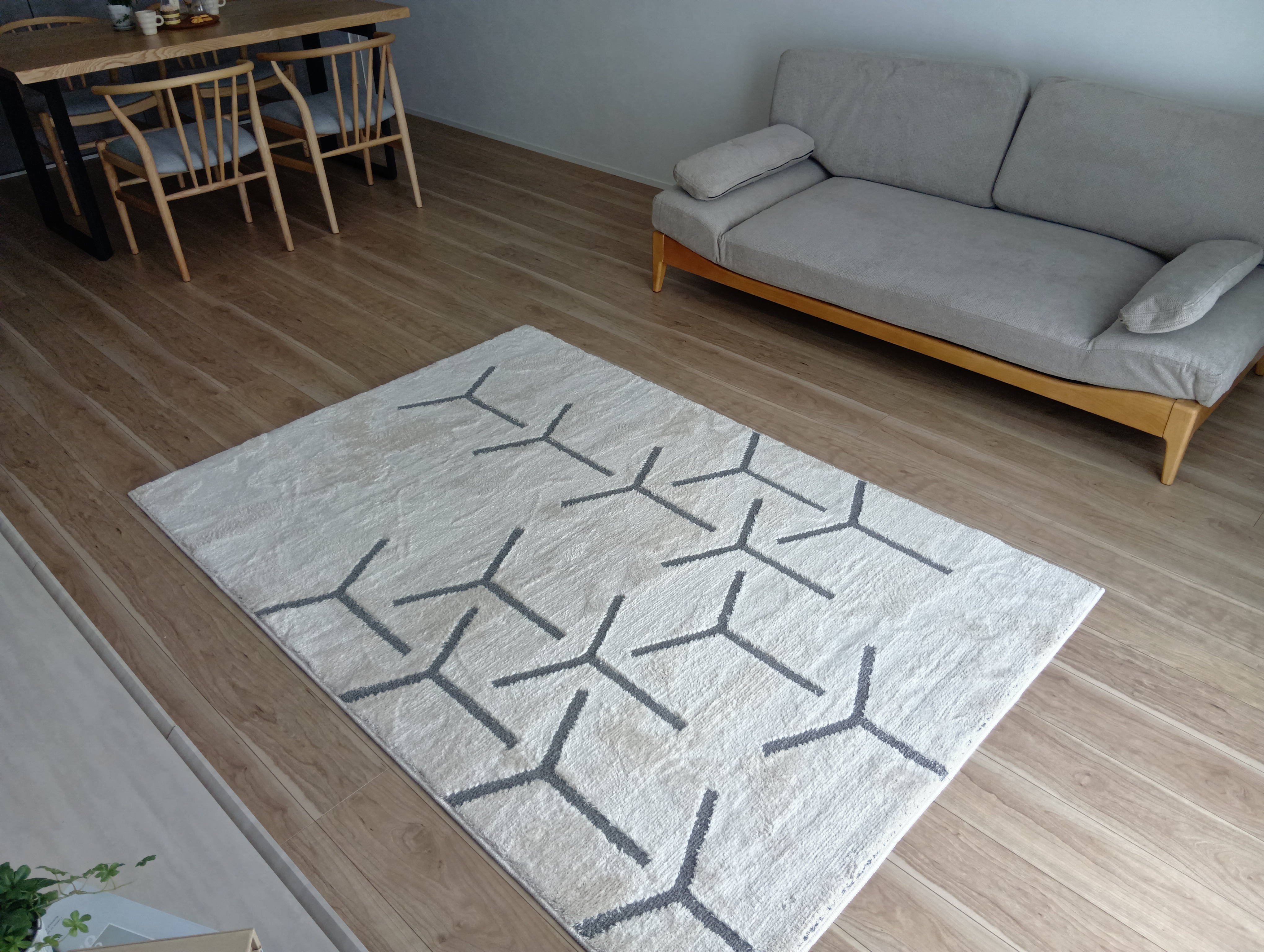 「気持ちいい〜」と思わず声が出る季節に。ふわふわラグで秋支度