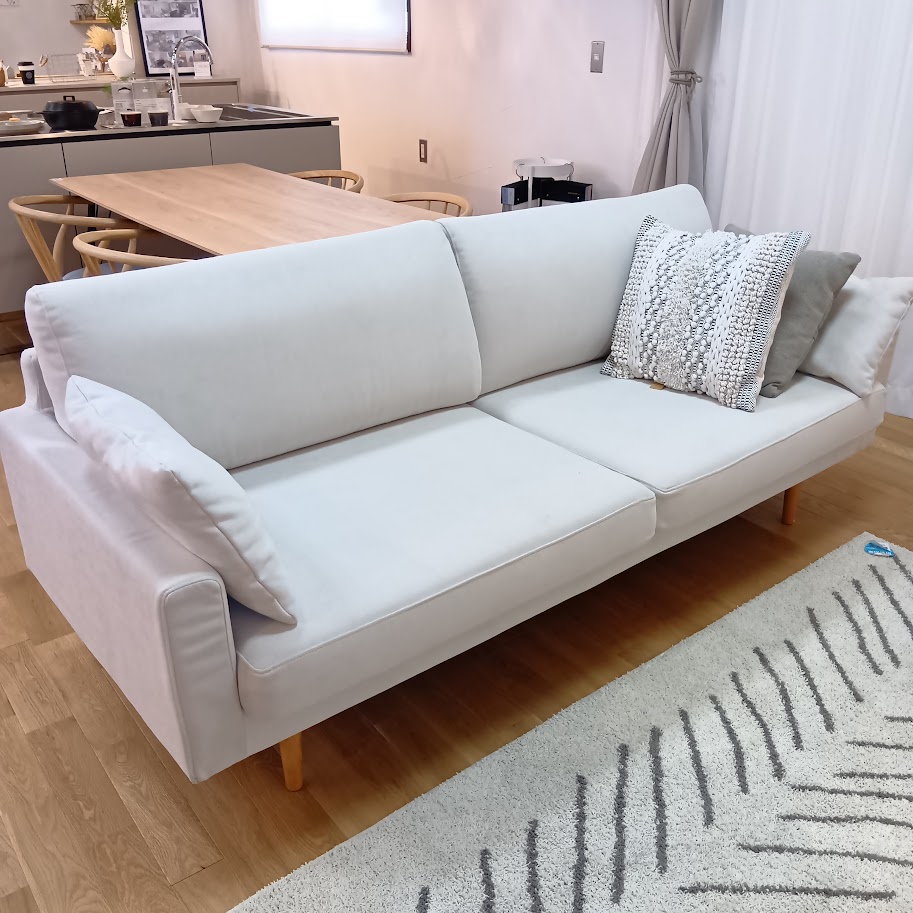 座って納得。何度も試したくなるソファの心地よさ