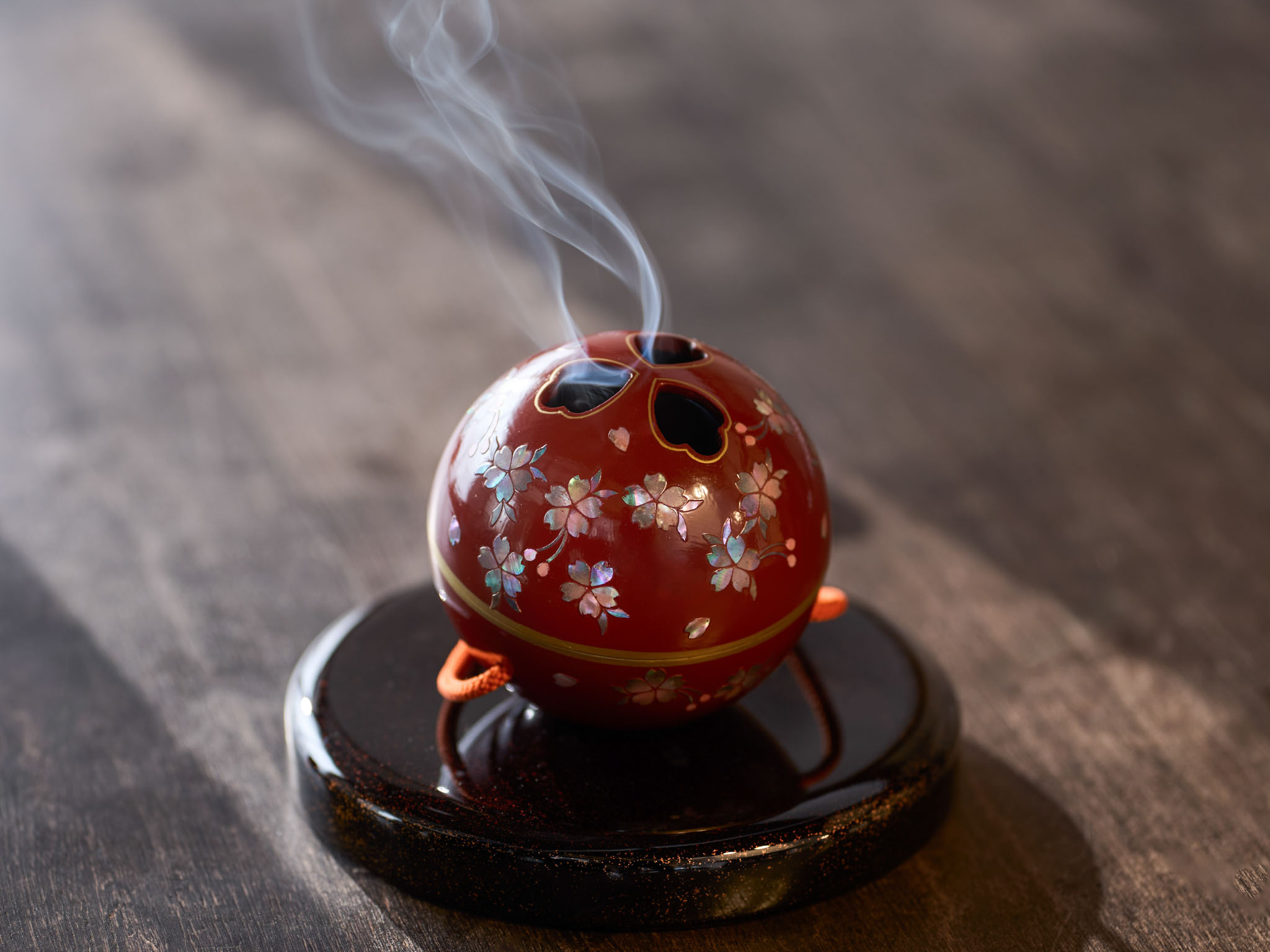 6.Ethereal Incense: Radiant Raden and Gold Maki-e.