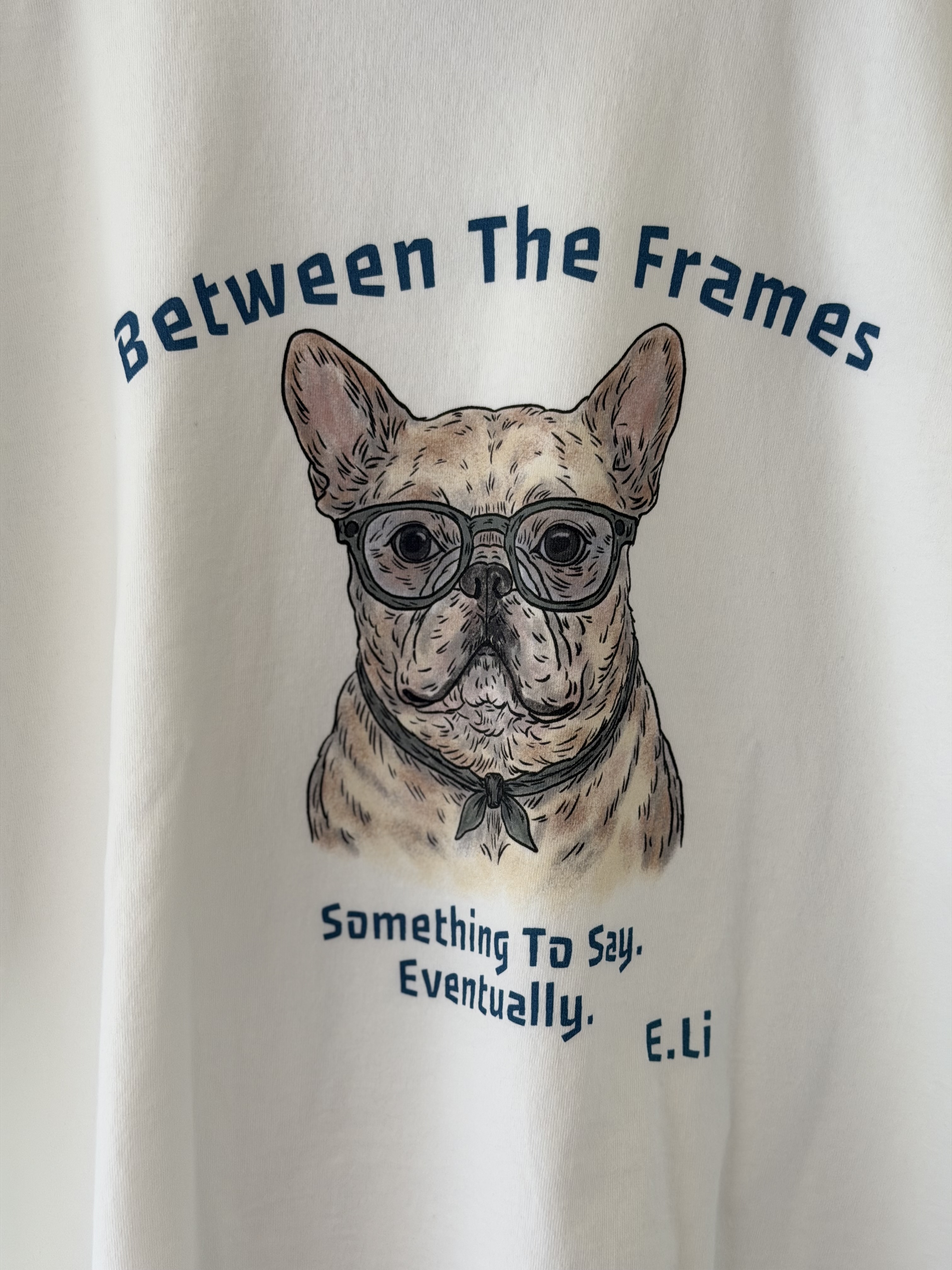 サングラスをかけたフレンチブルドッグのTシャツを作りました。