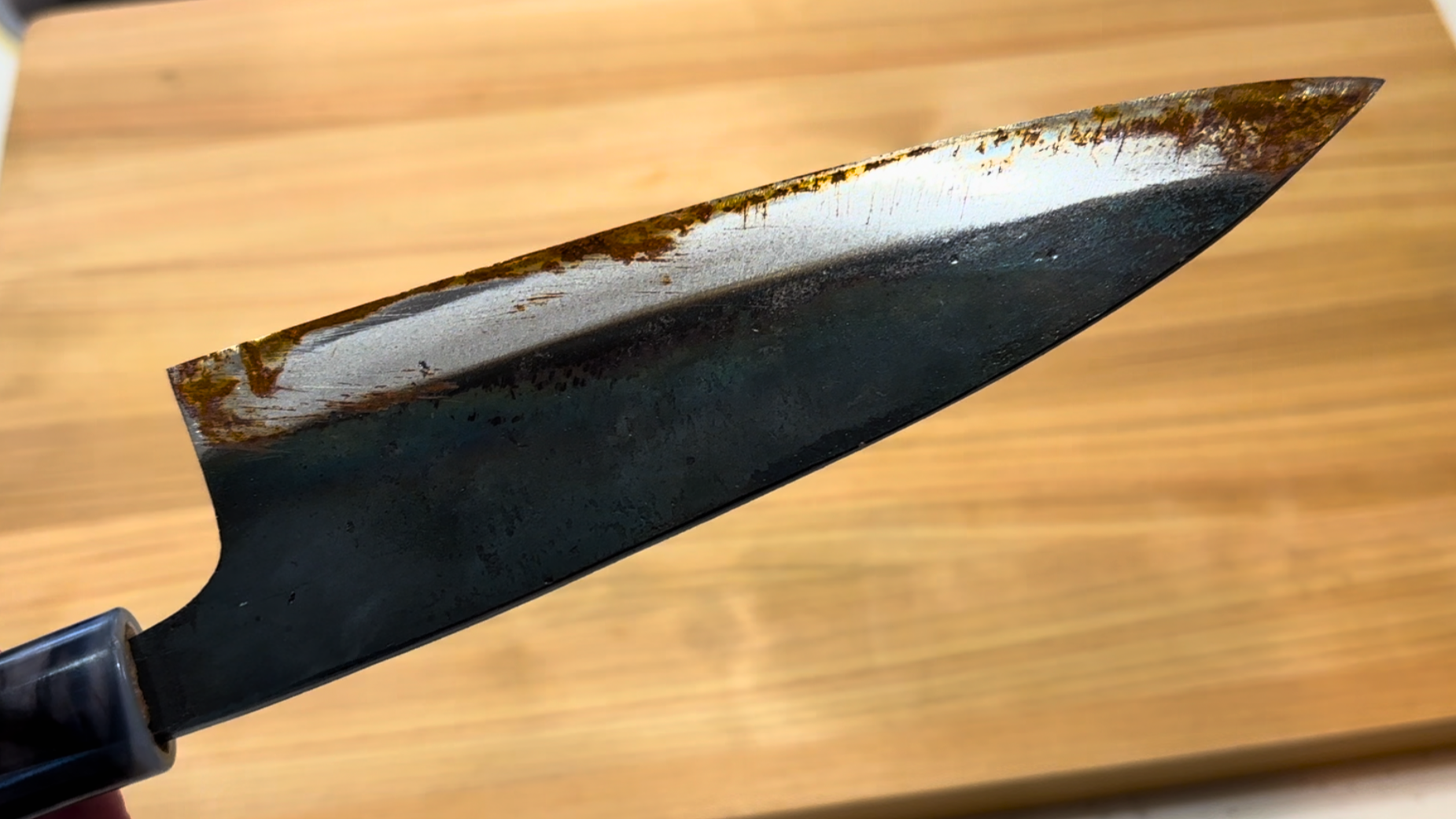 Remove rust from your knives as soon as possible