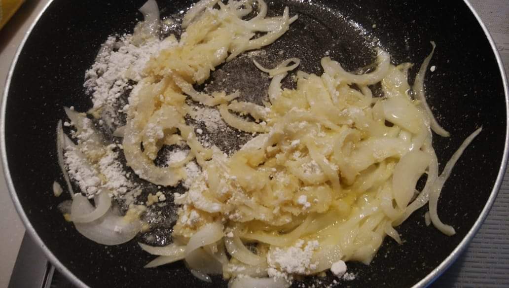 クスリウコン粉末でつくる、黄金チキンカレー