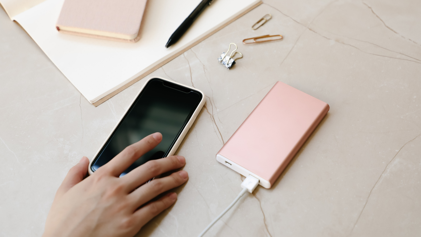 旅行に最適なモバイルバッテリーの選び方と注意点(2025年最新版)|国別持ち込みルールまとめ