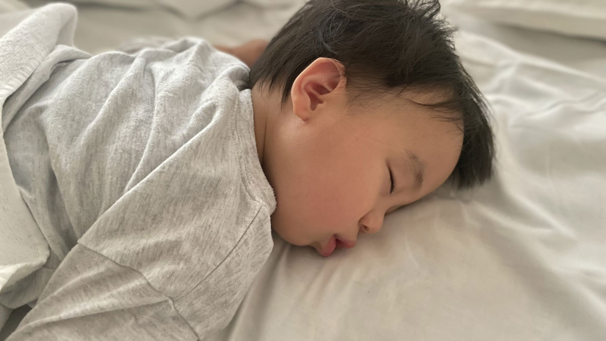 子どもの脳を育む理想の睡眠時間と役割