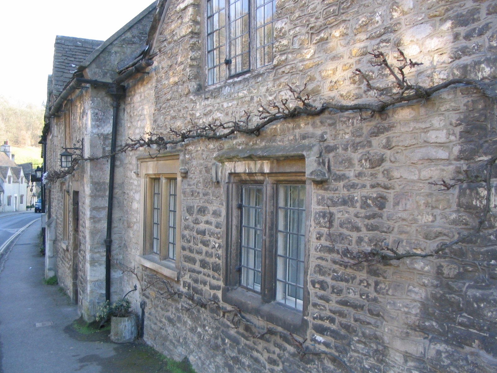 英国で最も美しい村　コッツウォルズのカースル・クーム