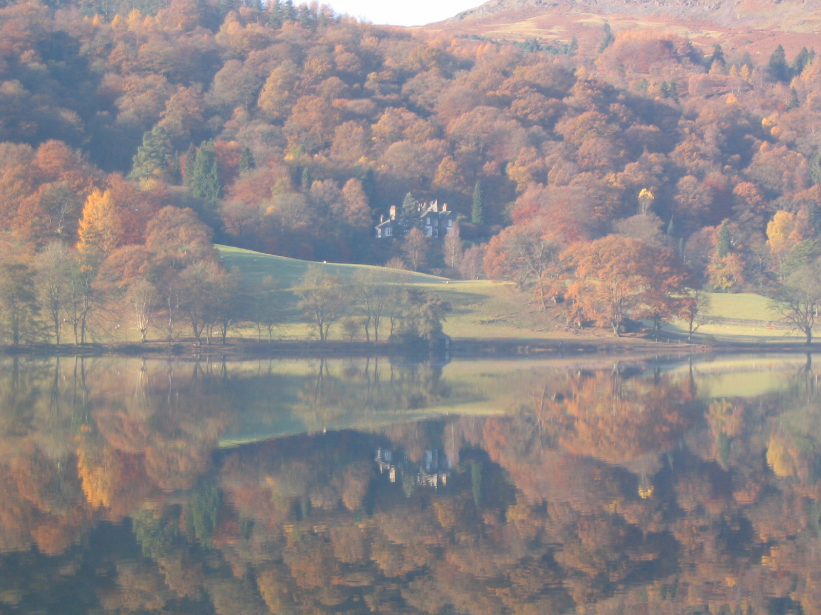 湖水地方でウォーキングを楽しむ