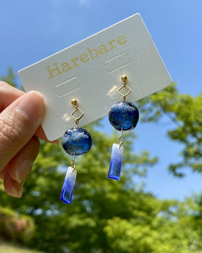 あの日の夜空をピアスに閉じ込めて。家族で見上げた、子ども時代の夏の夜空のお話