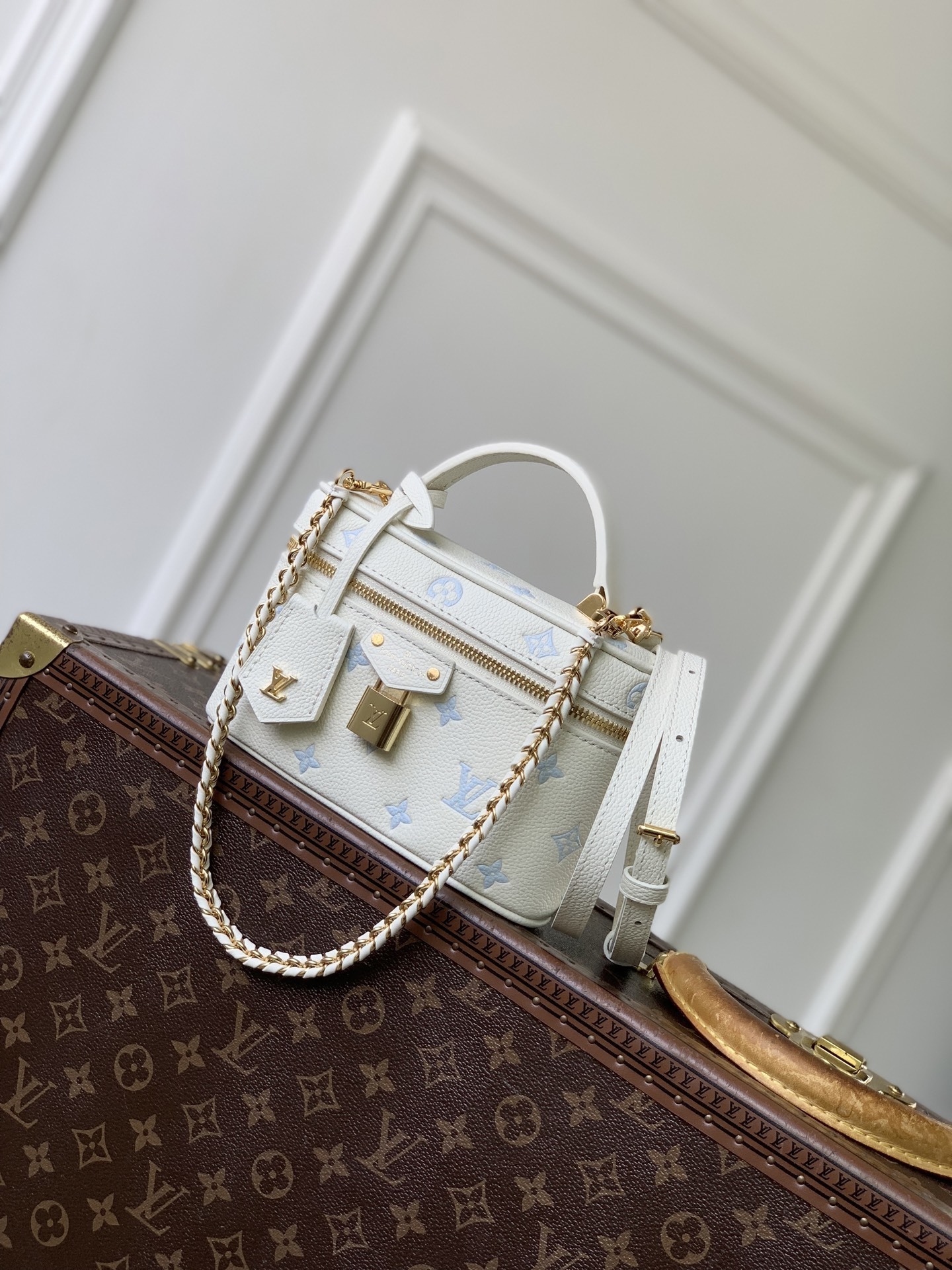 ルイヴィトンコピー【M27744】モノグラムヴァニティ チェーン メイクボックス ミルキーホワイト/