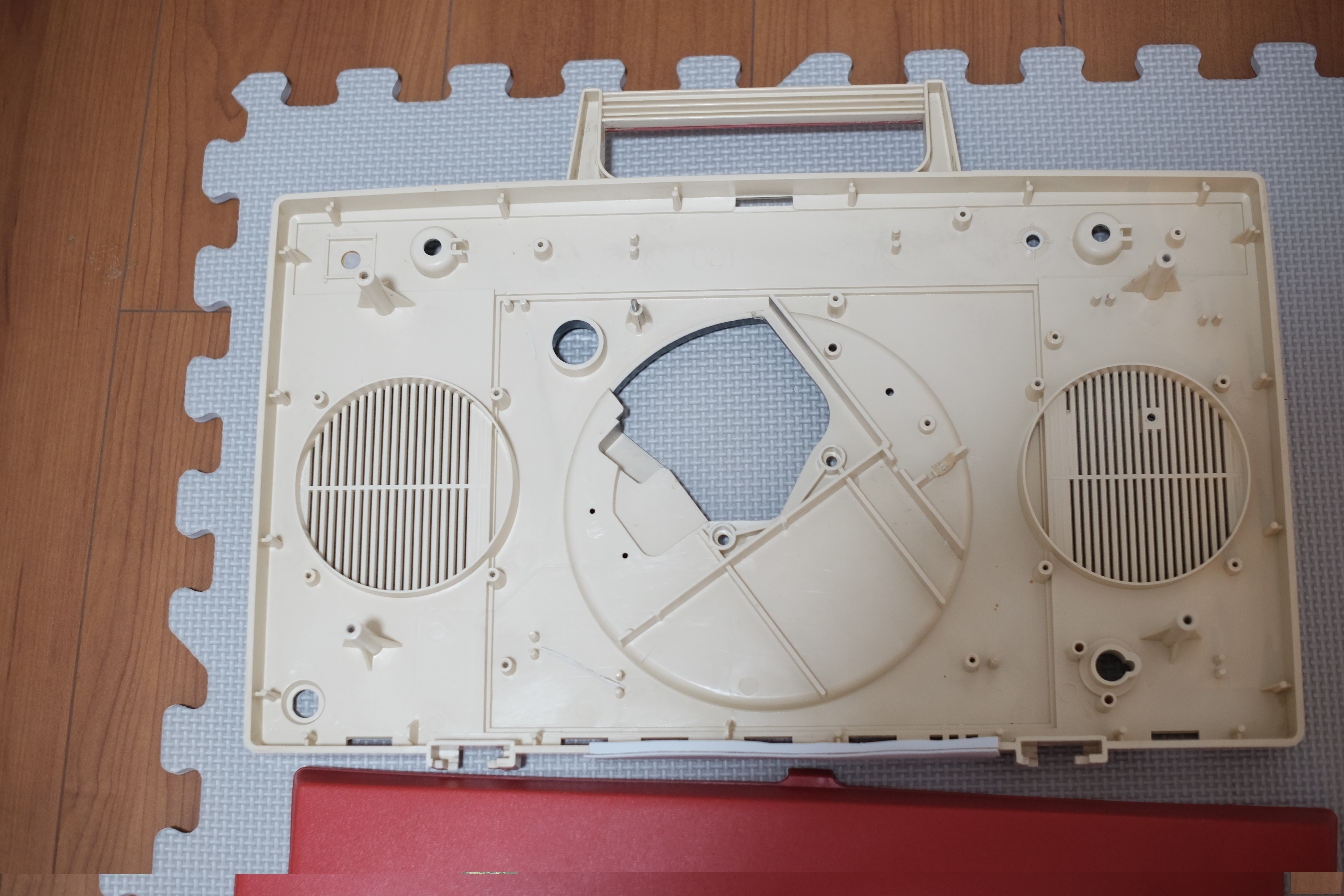 鮮やかな赤のレコードプレーヤー　ビクター（Victor）｜PE-8400　その②