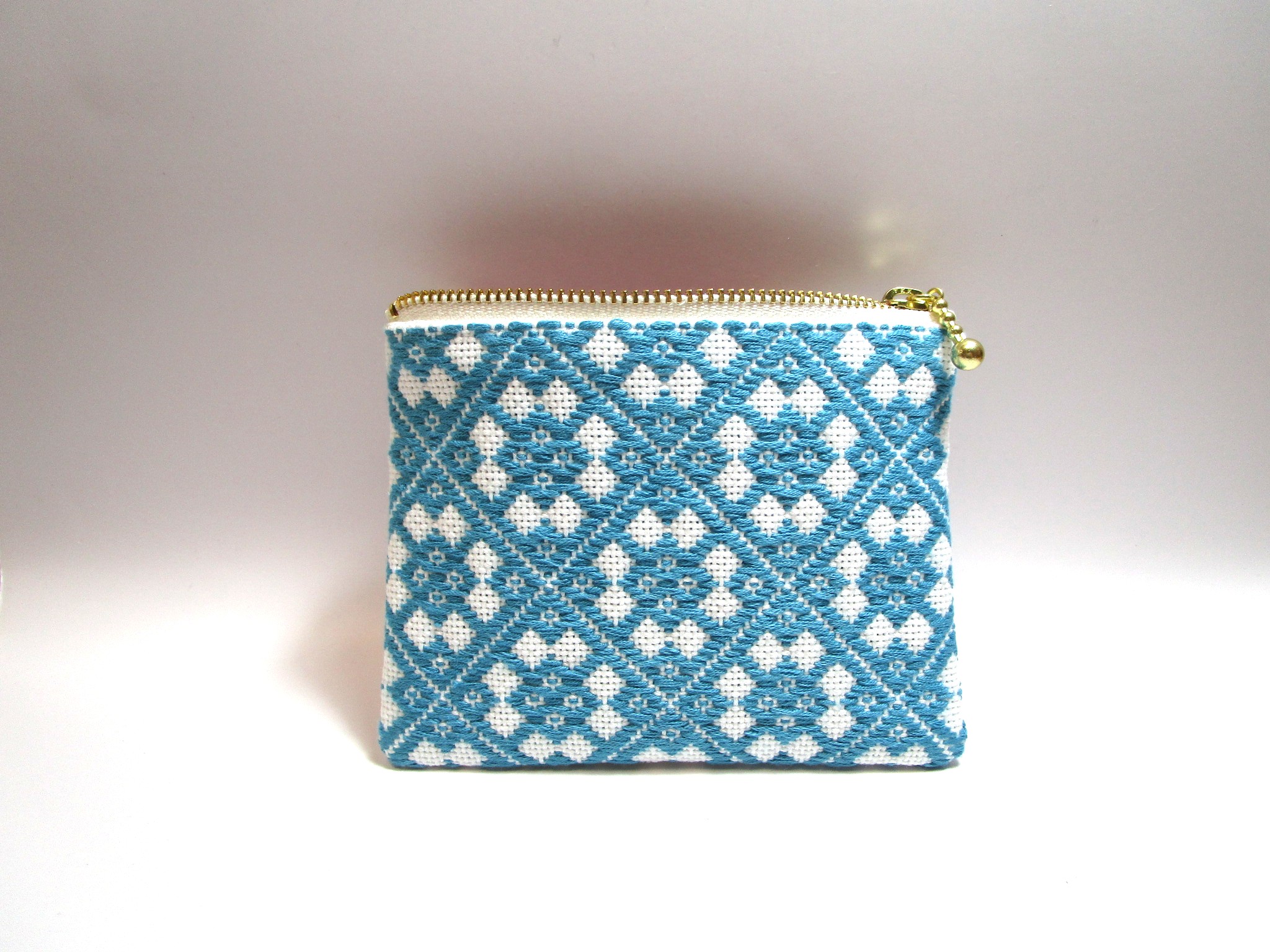 ★こぎん刺し『花つなぎ』ファスナーポーチ再販のおしらせ🌸