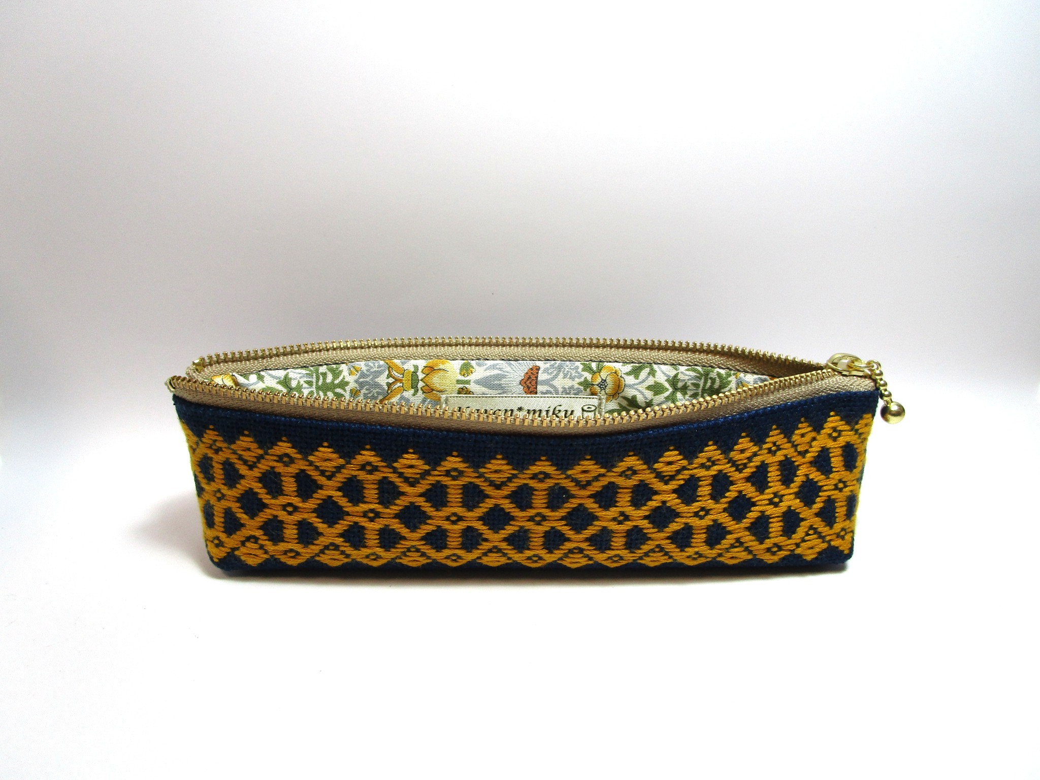 ★こぎん刺し『猫の足あと』ペンケース・メガネケース新色の発売です✨