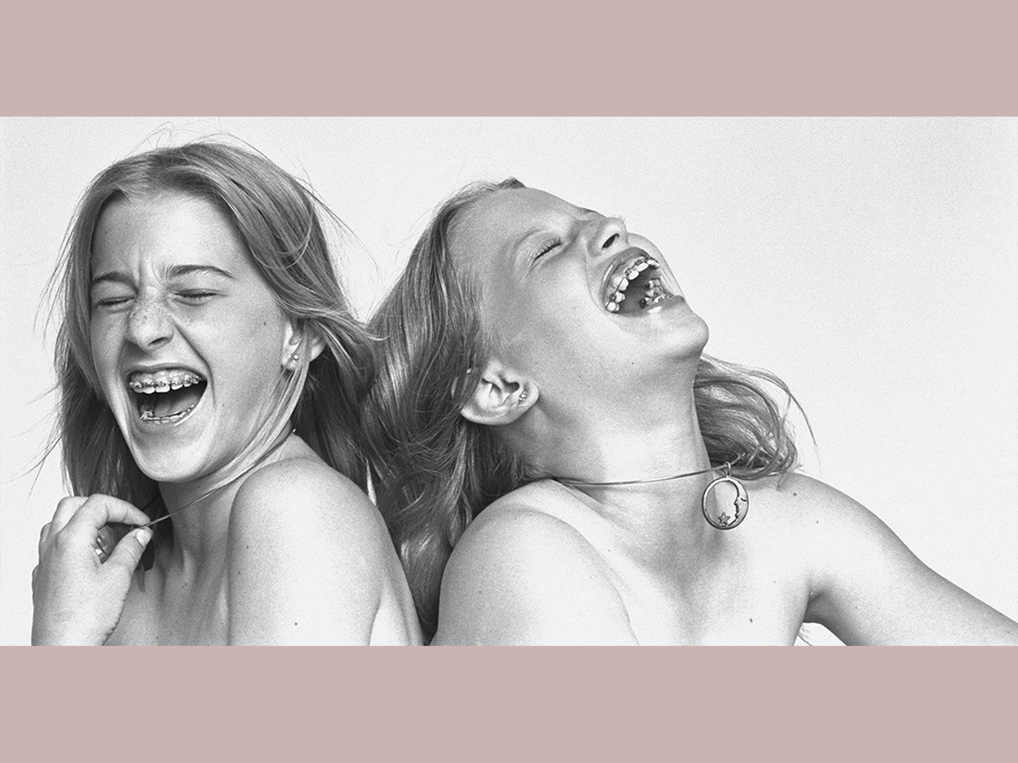 Jim Britt『Sisters』Vol.1 — 笑顔と矯正器具のギャップ