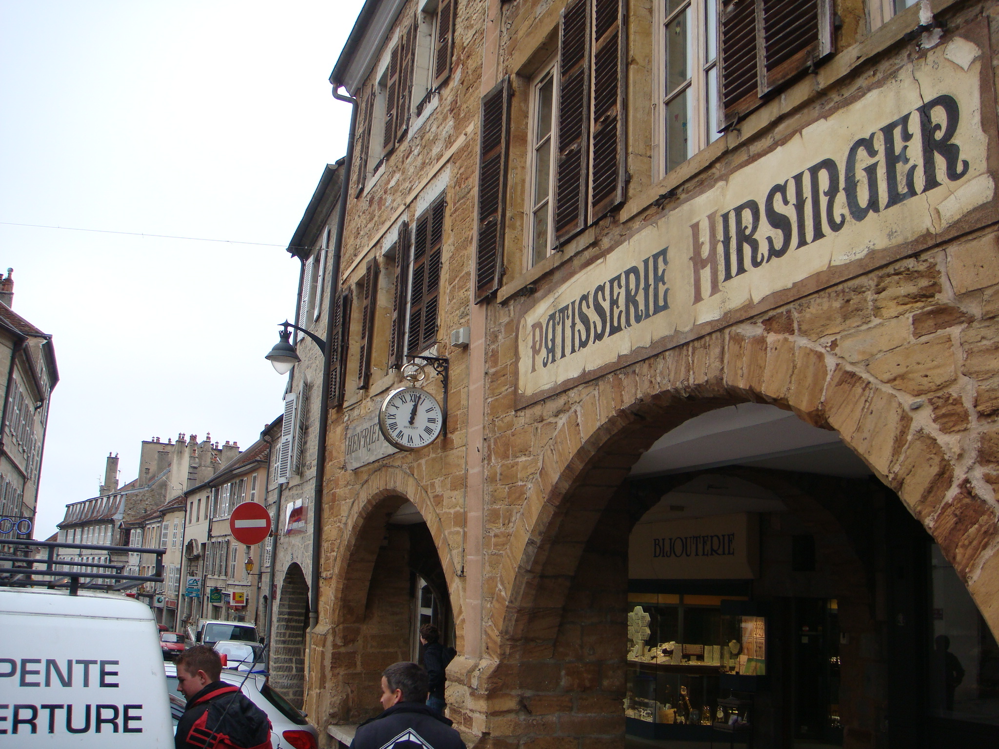 フランス、ジュラ地方アルボワの町で117年、4代直系で続く伝説のショコラトリー「イルサンジェー」