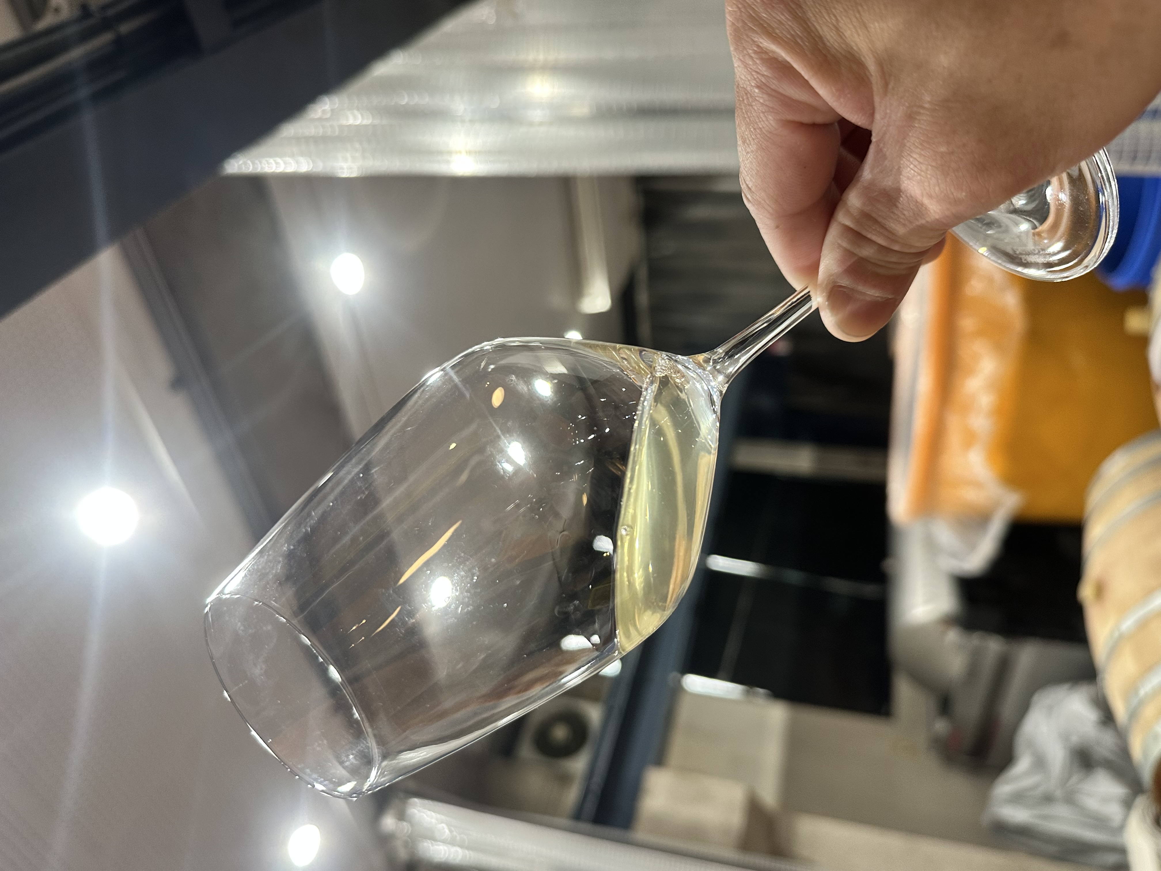 【皆様からよくあるご質問】どうして全国各地のワイナリーに委託醸造をしているの??