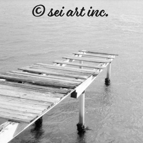 Sea and Pier (B&W) | 海と桟橋 モノクロ