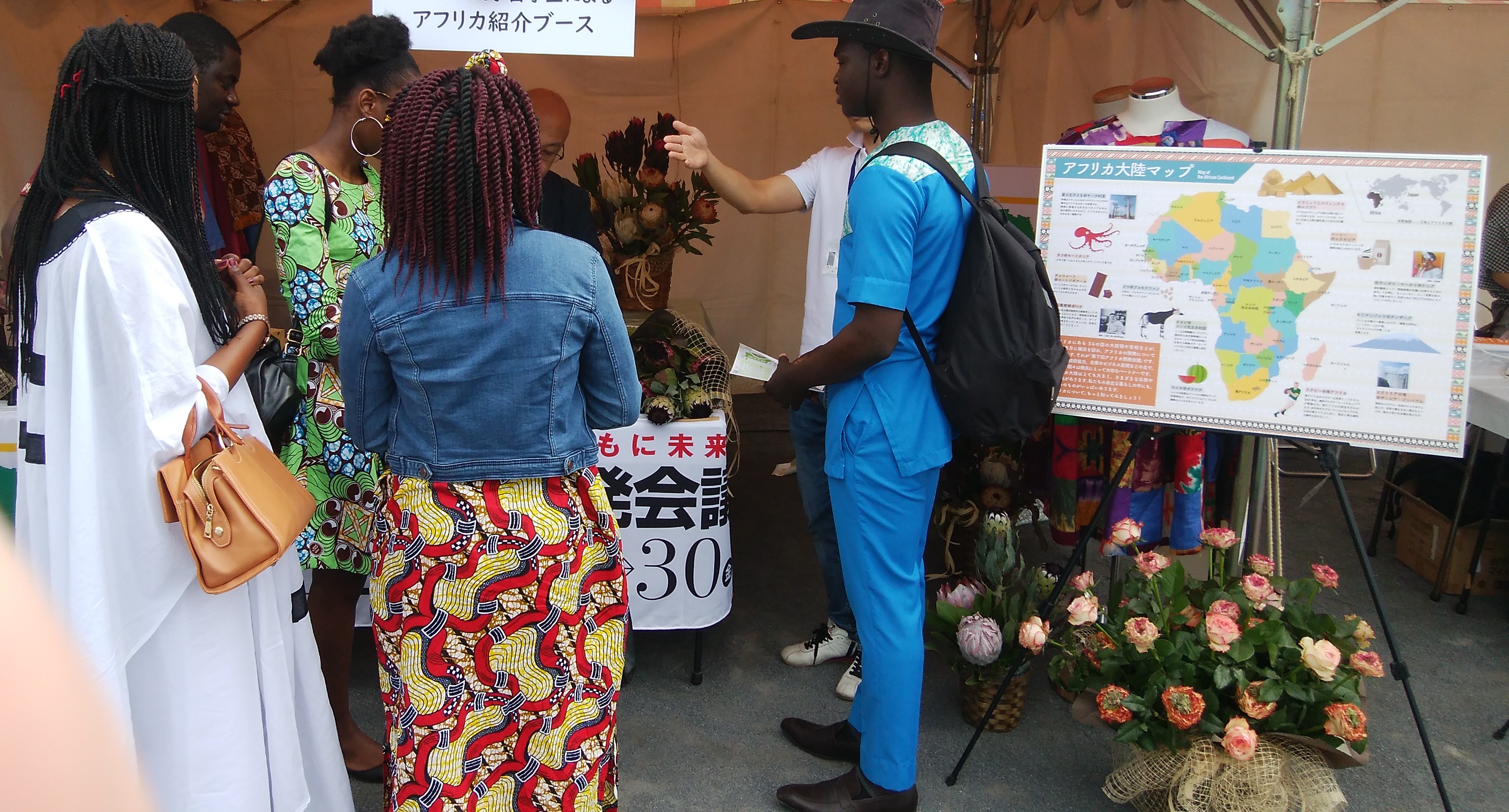 創作HANA展とは　　お客様のご要望、イメージに沿った作品を制作します。 こんなことお花で出来るの？