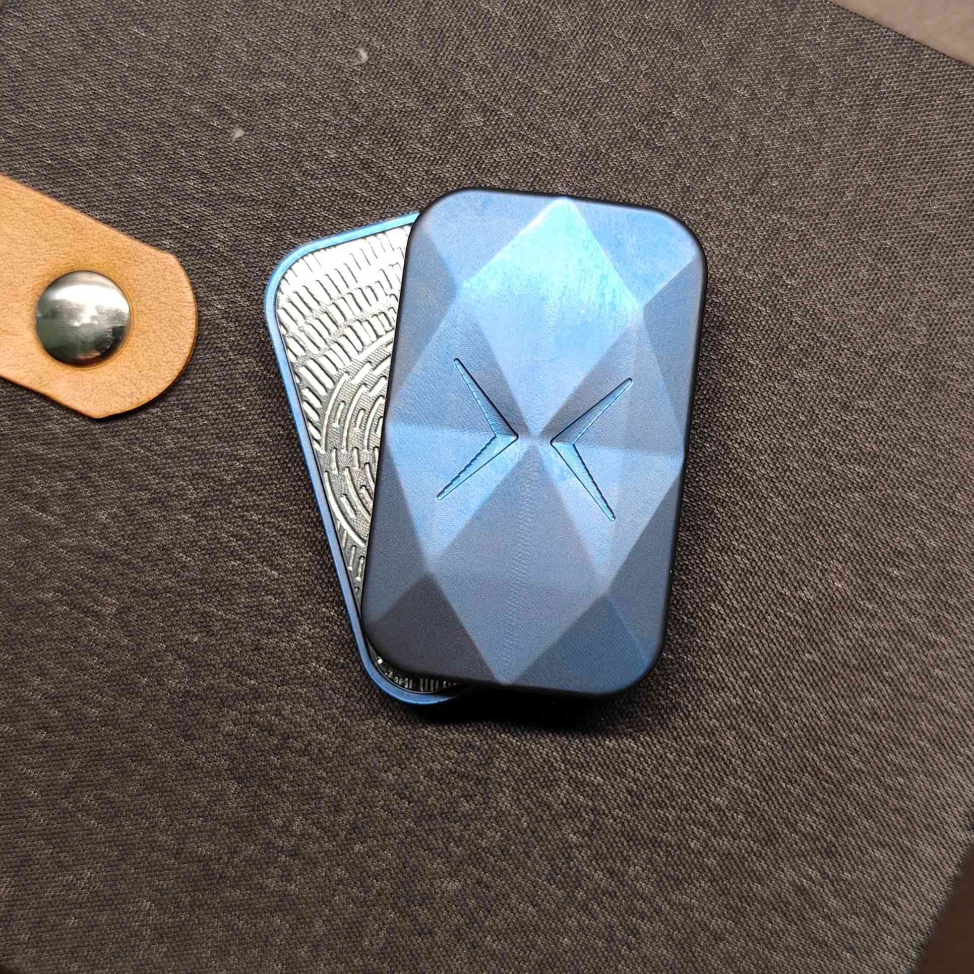 フィジェットは磁気を含むから危険？個人輸入が難しい理由とは