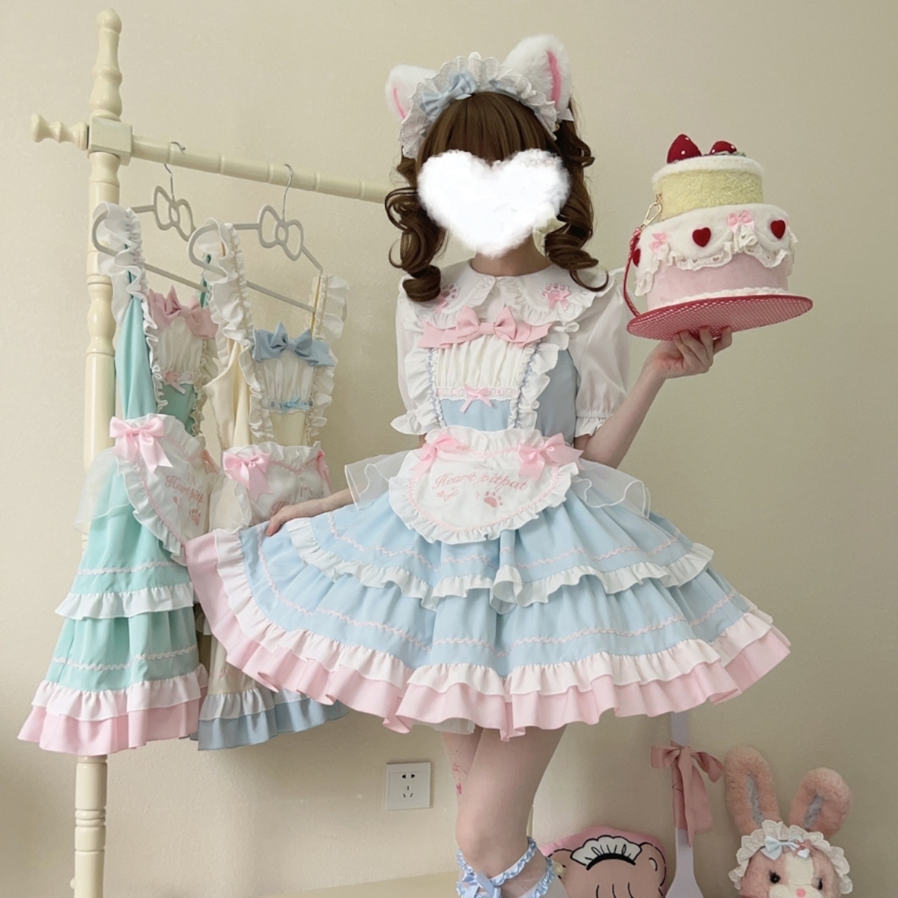 メイド服のフリル量はどこまでが自然?チープに見せない引き算の黄金比
