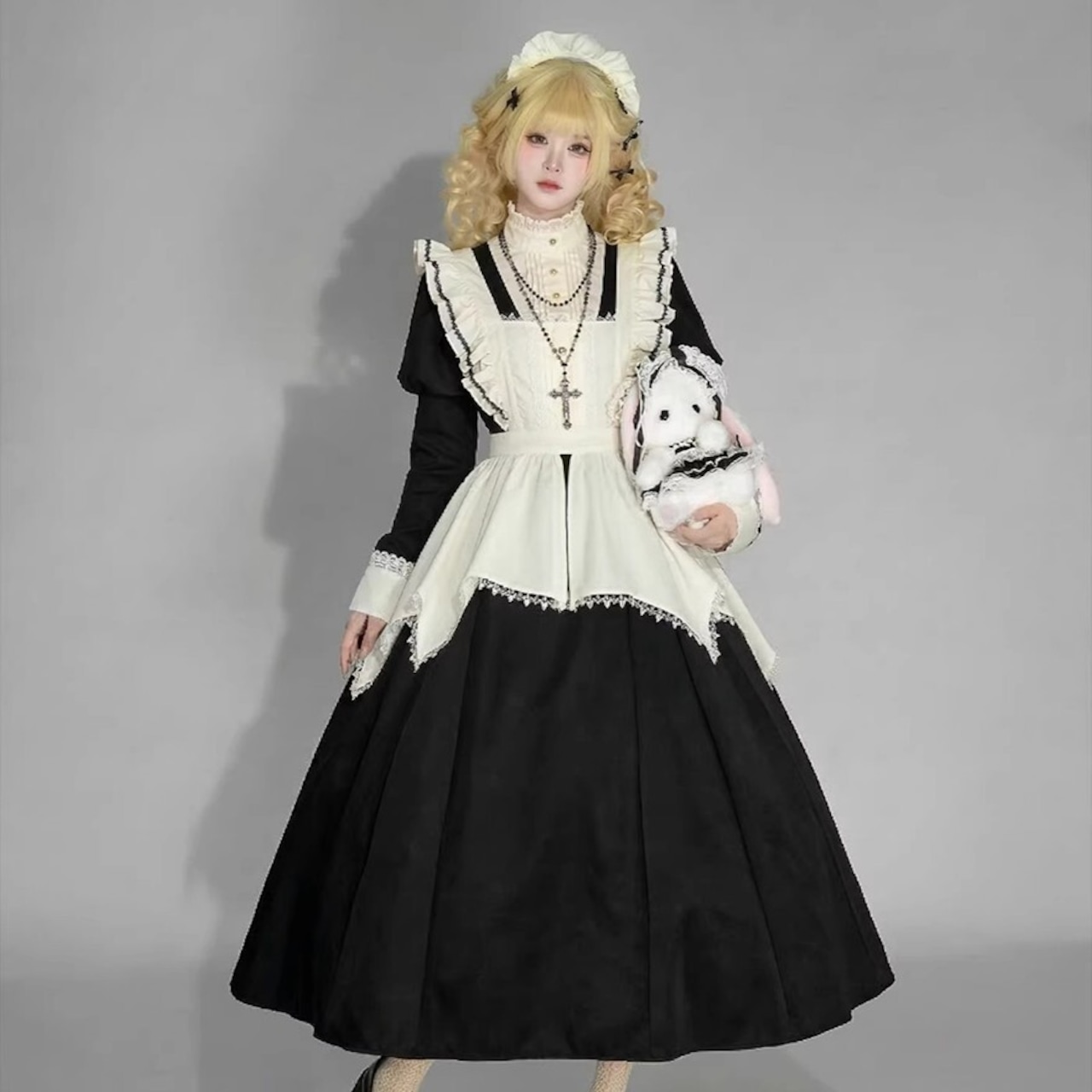 メイド服の丈は長めと短めどちらが使いやすい?初心者におすすめの選び方