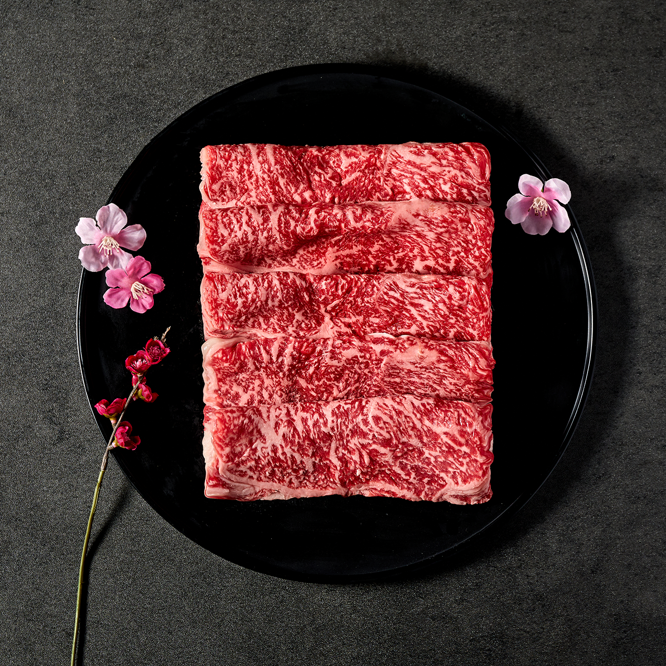 但馬牛の経産牛は“サシの絶妙なバランス”。濃厚なのに軽やかに食べられる理由