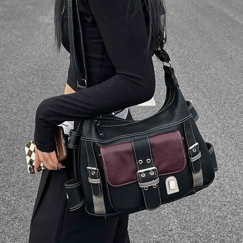 毎日使える「ちょうどいい」サイズ！横長スクエアのレトロバッグでこなれ感を演出