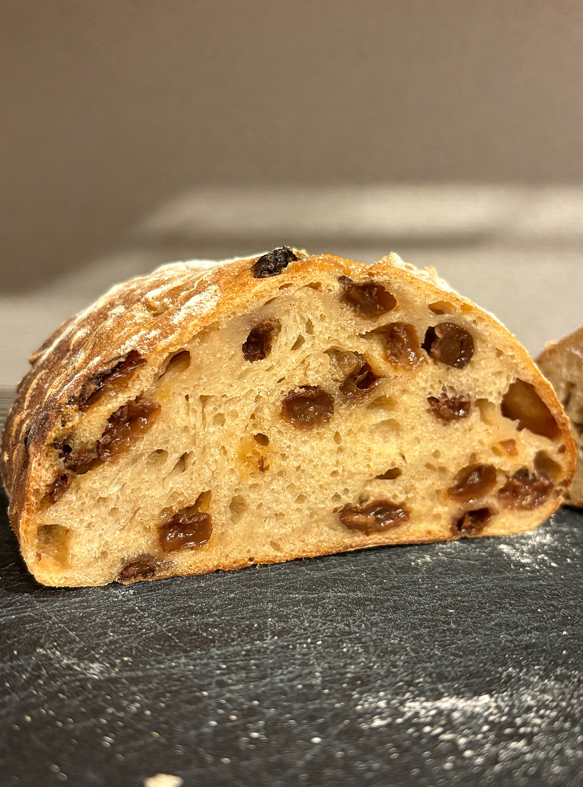 サワードウレーズンパン