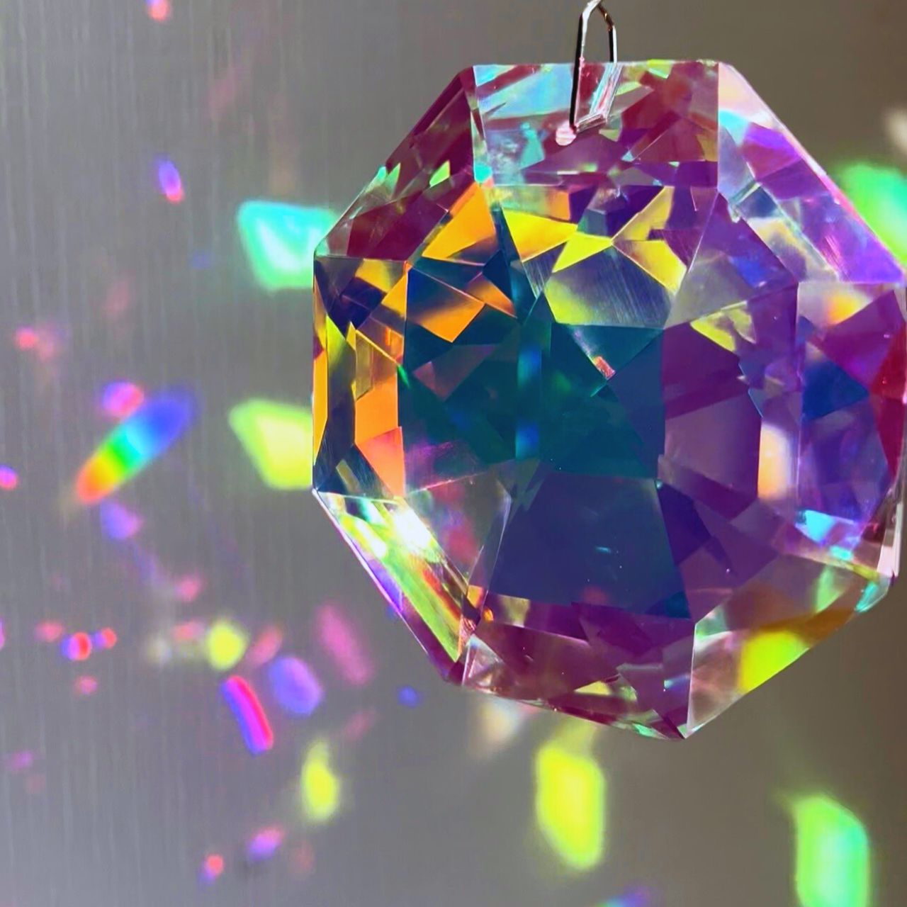 八角形のサンキャッチャー登場❗迫力です❗