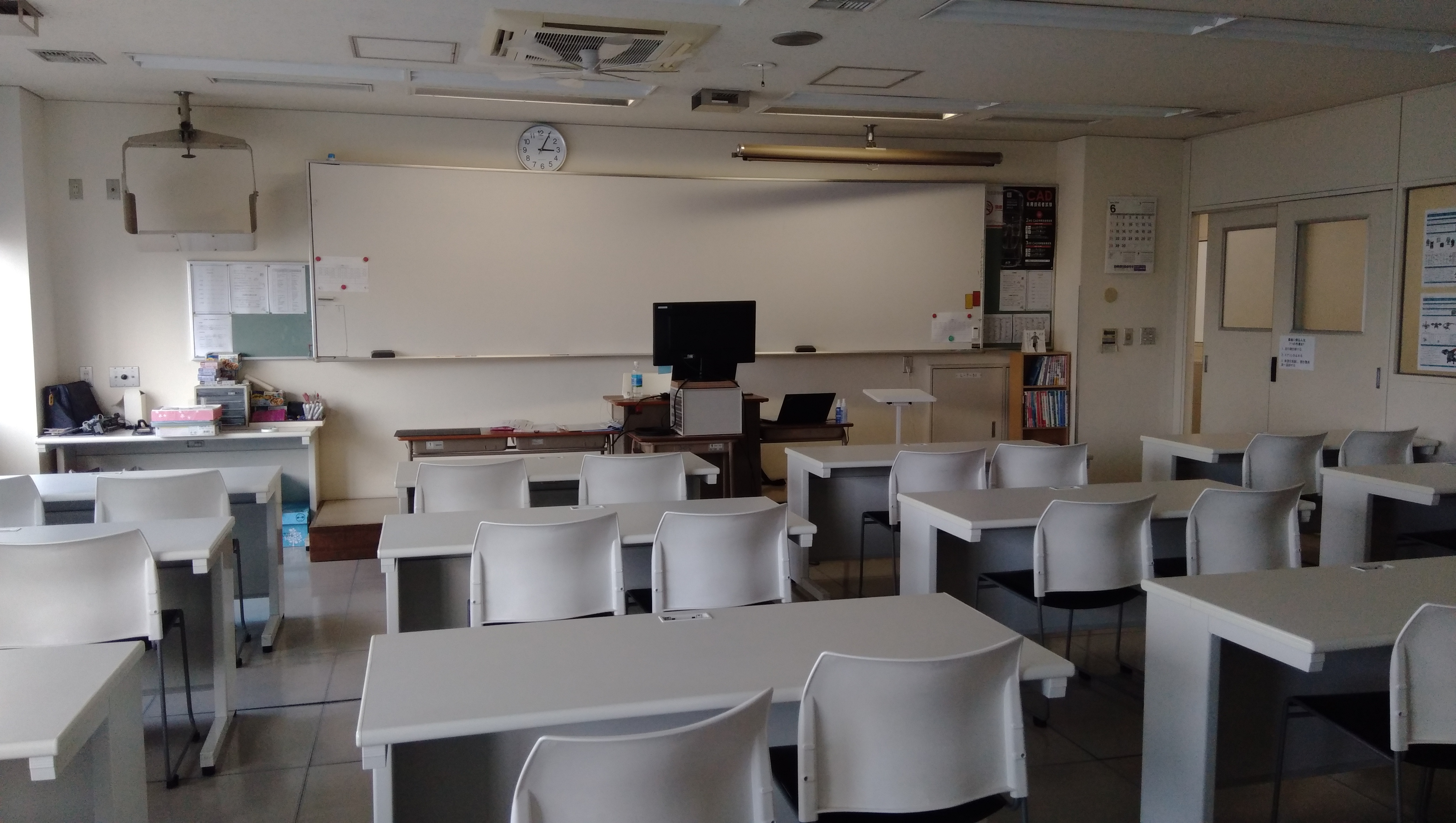 日本赤十字社静岡県支部に売上収益金(メタルジュエリー)の一部を寄付します。