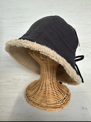 新年のご挨拶｜裏ボアバケットハットで始める、あたたかい冬の装い