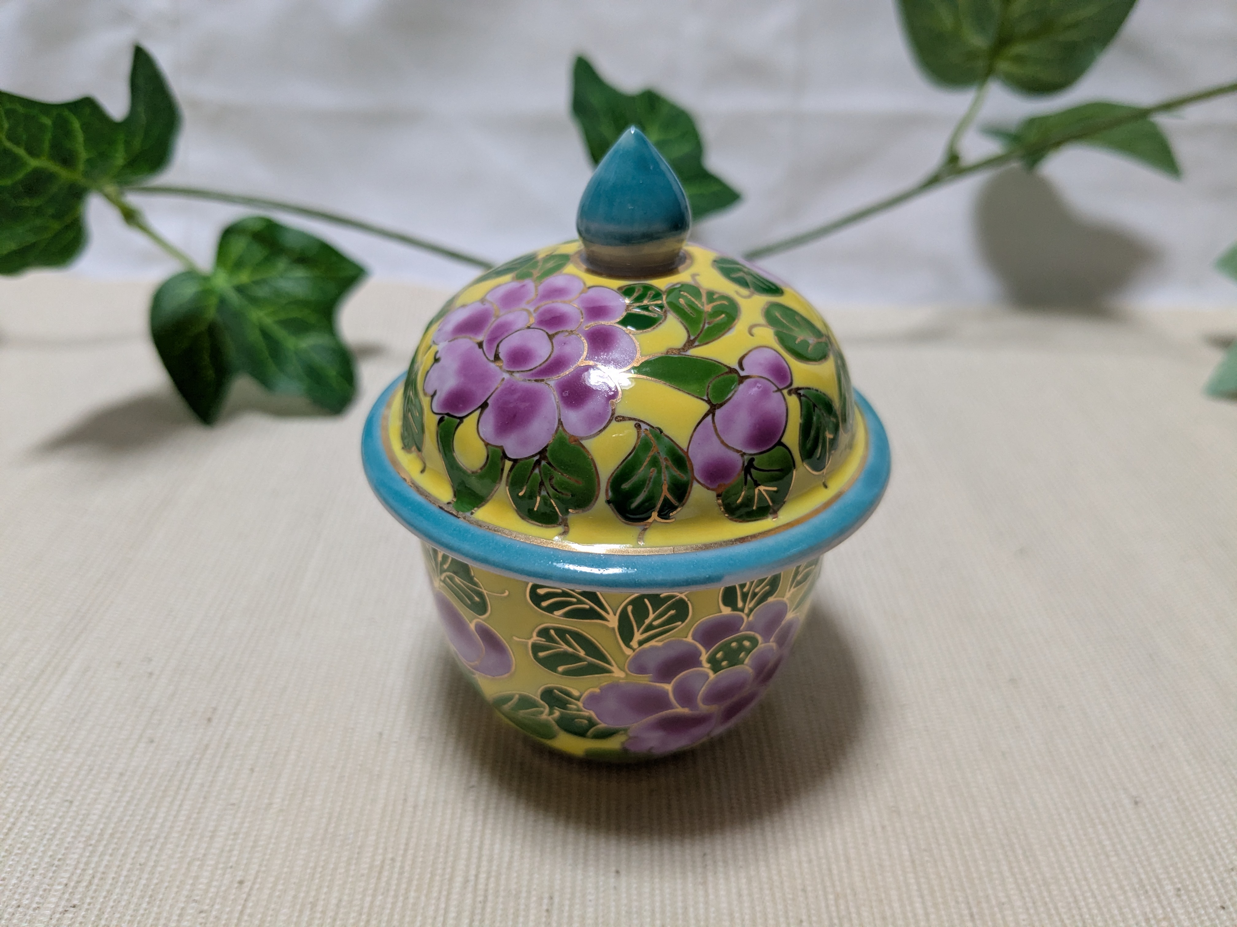 【南国の彩り】プラナカン陶器の小さな宝箱🪷