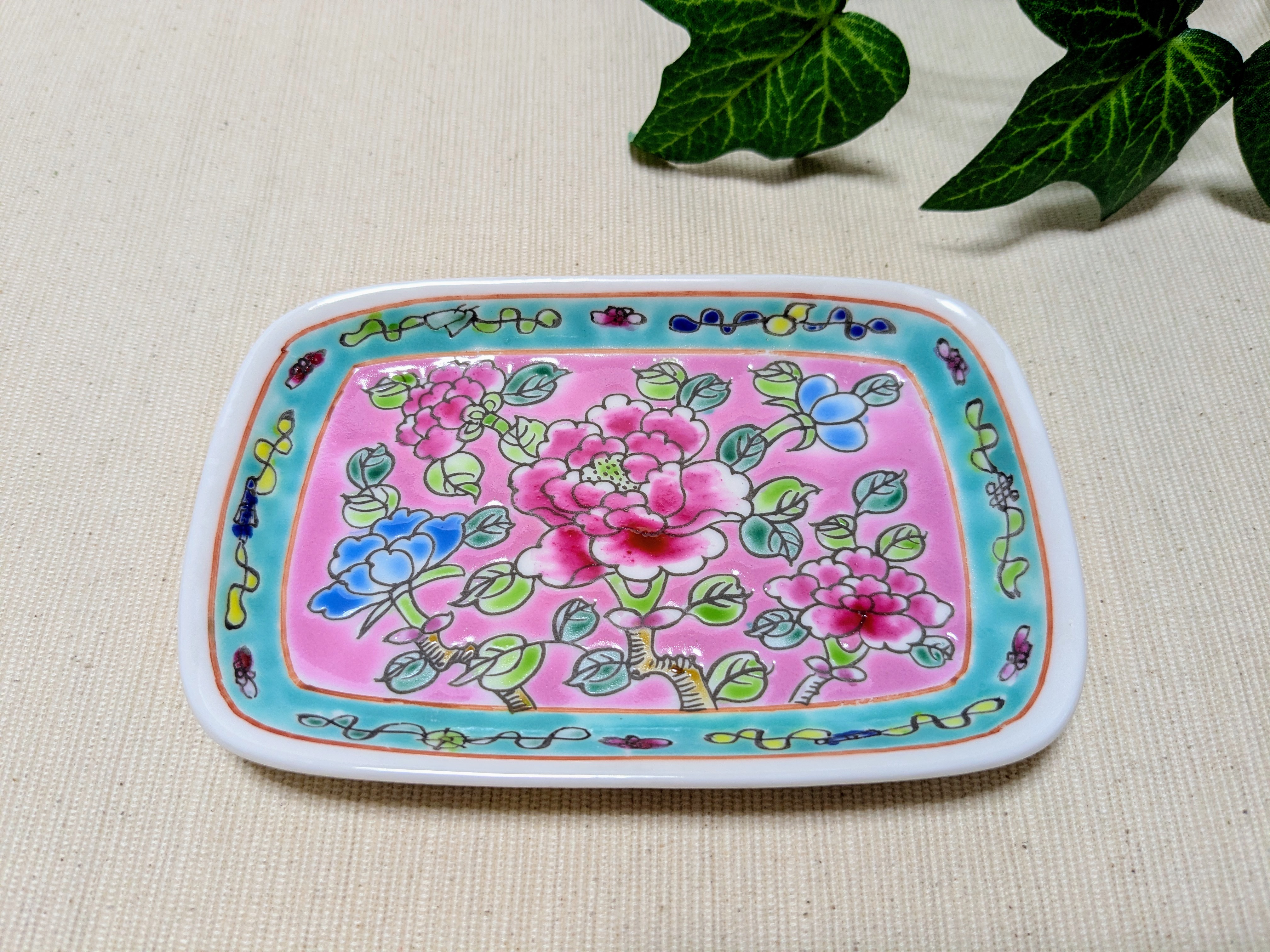 🌿色で旅するシンガポール。プラナカン陶器の美しさ【Soelle】