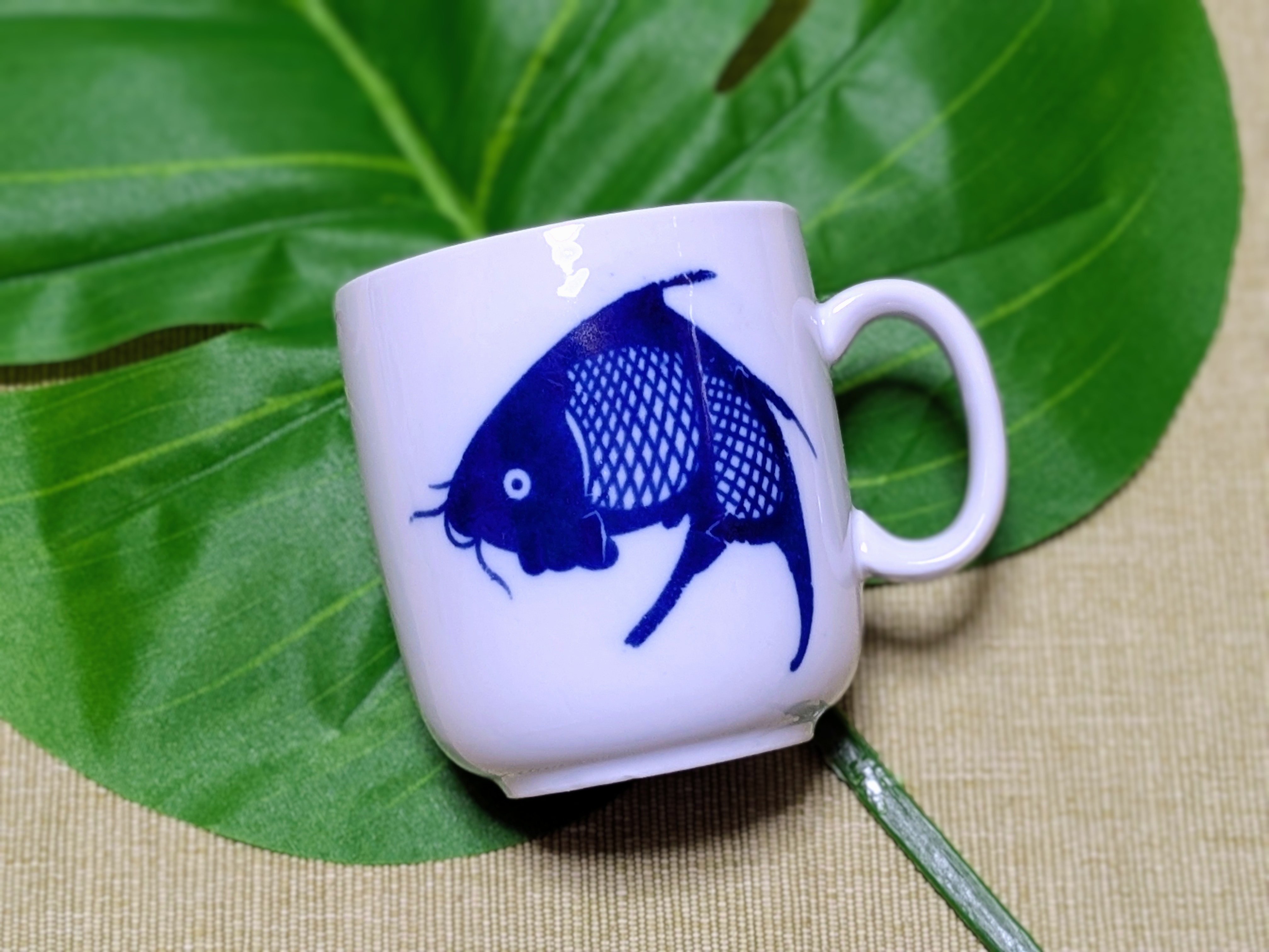 【旅で見つけた一点】シンガポール・チャイナタウンの青い魚マグカップ🐟