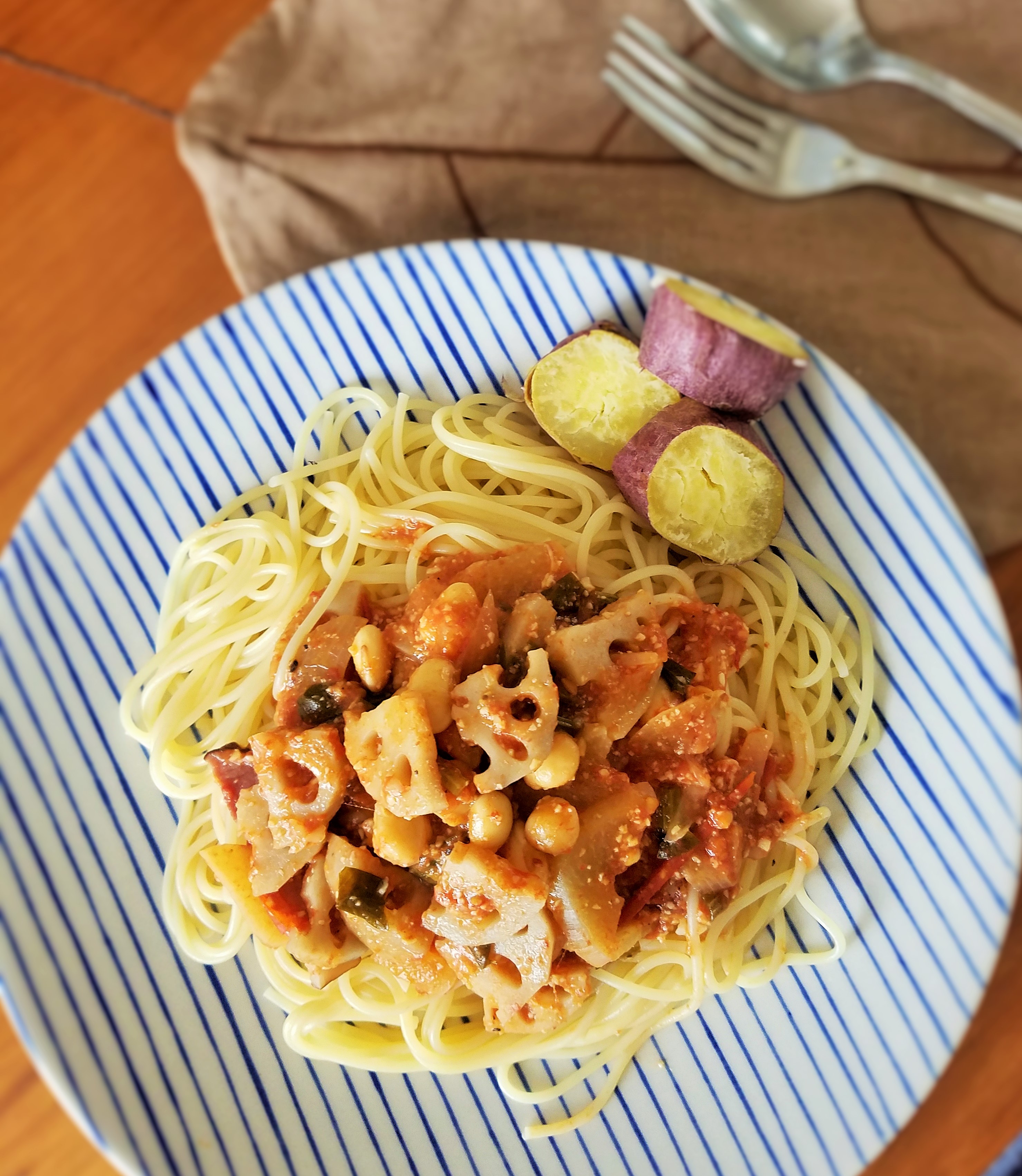 「たっぷりレンコンのトマトソースパスタ」