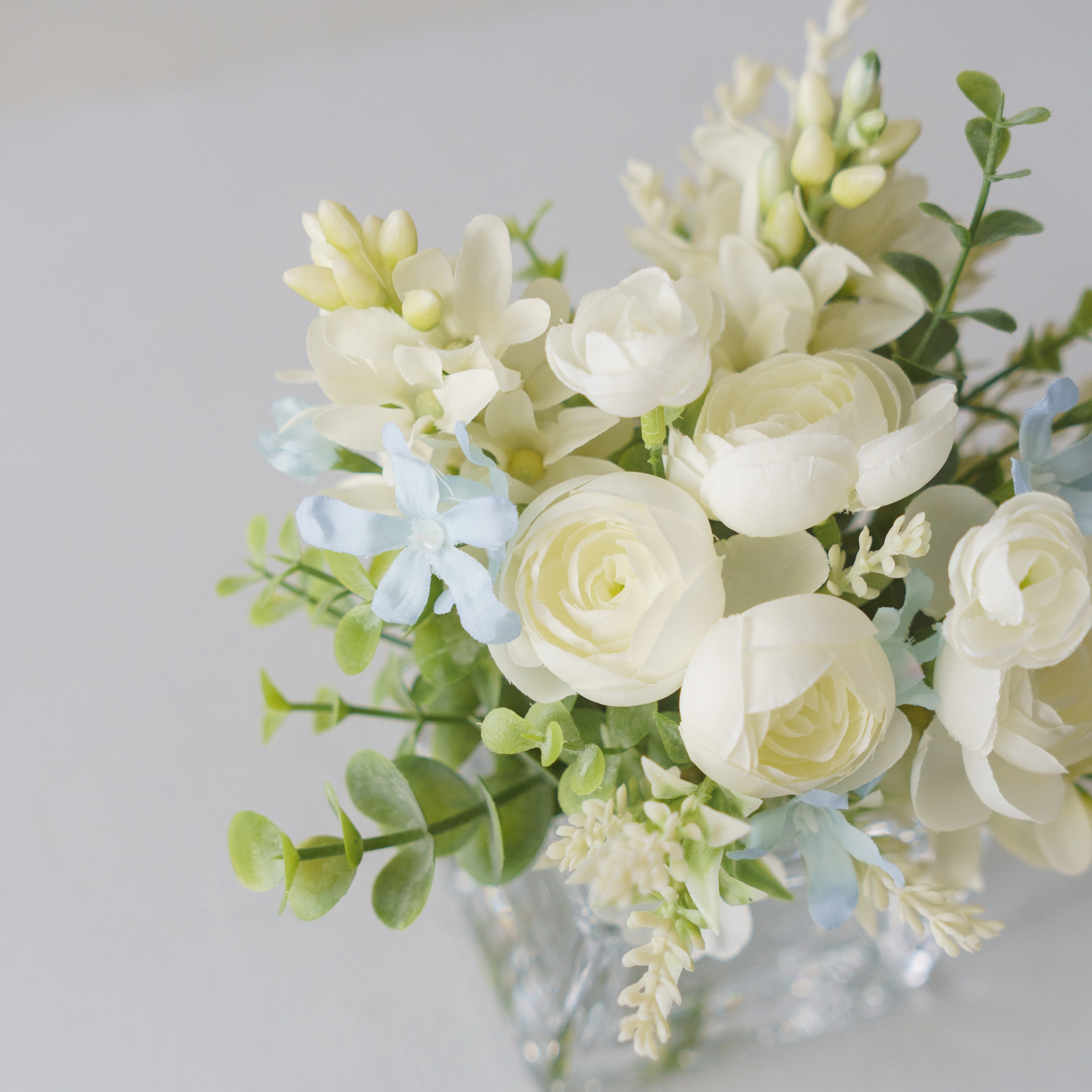 仏壇のお供えに、枯れないお花を選んでもいいのかな?と迷ったときに