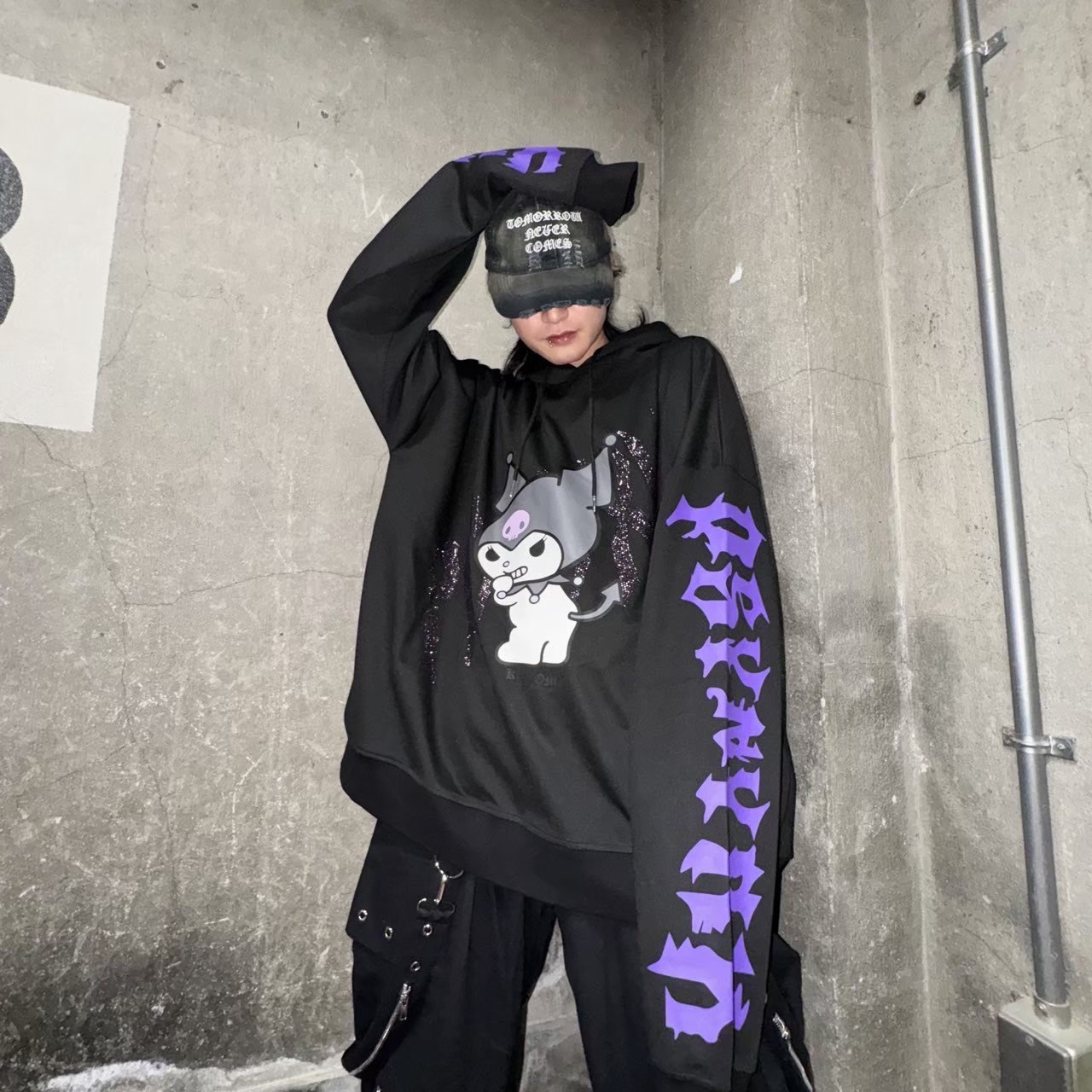 クロミちゃんコラボから新しくプルオーバータイプのパーカーが登場！