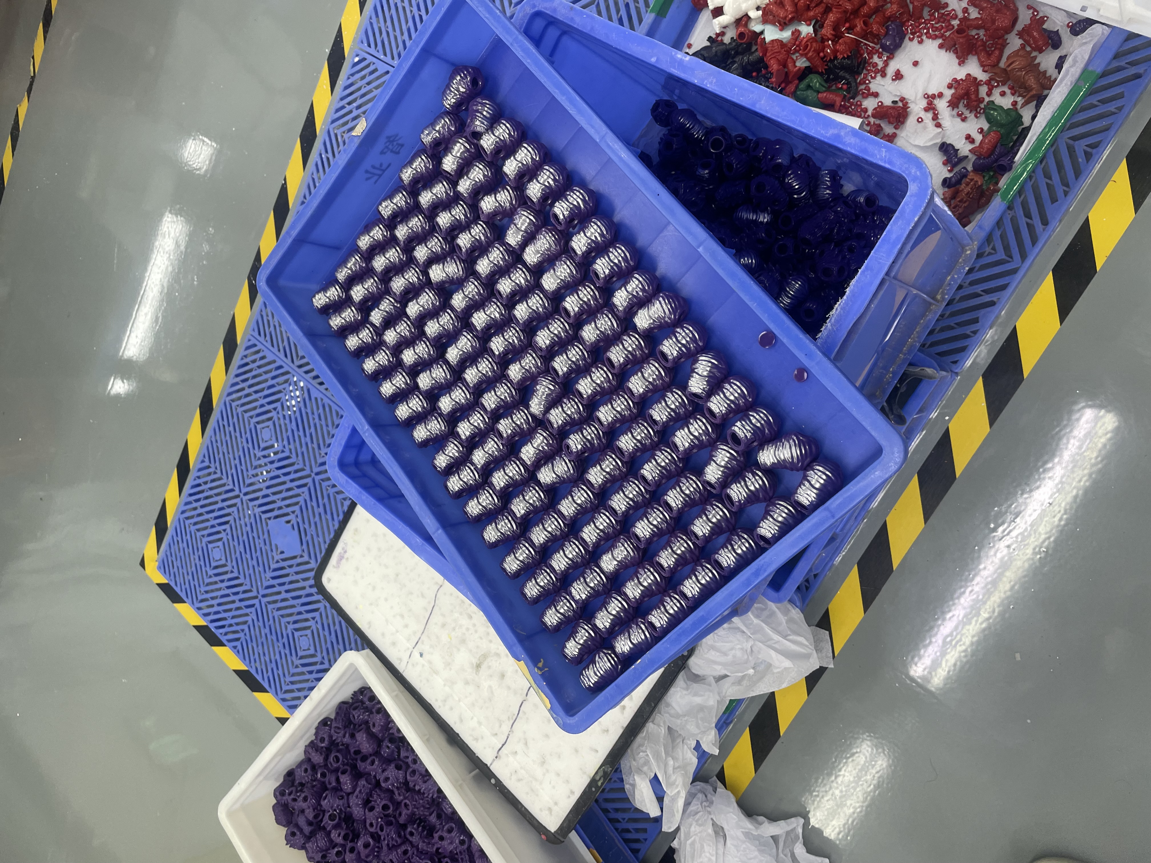 怪獣ソフビ、量産。